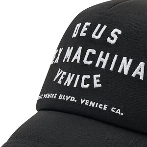 

БейсболкаDeus Ex Machina, Чорний