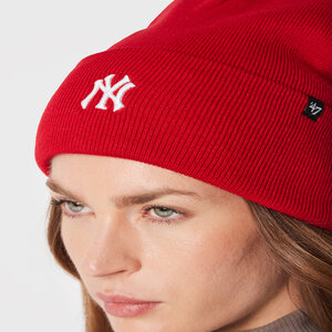 

Шапкa47 Brand, Червоний