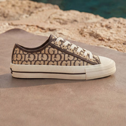 Sneakers aus Stoff