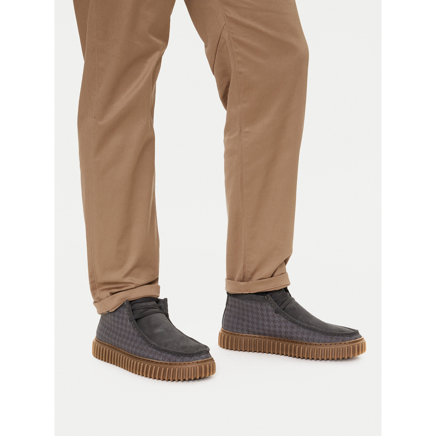 Šnurovacia obuv Clarks Torhill Hi 26183426 Sivá