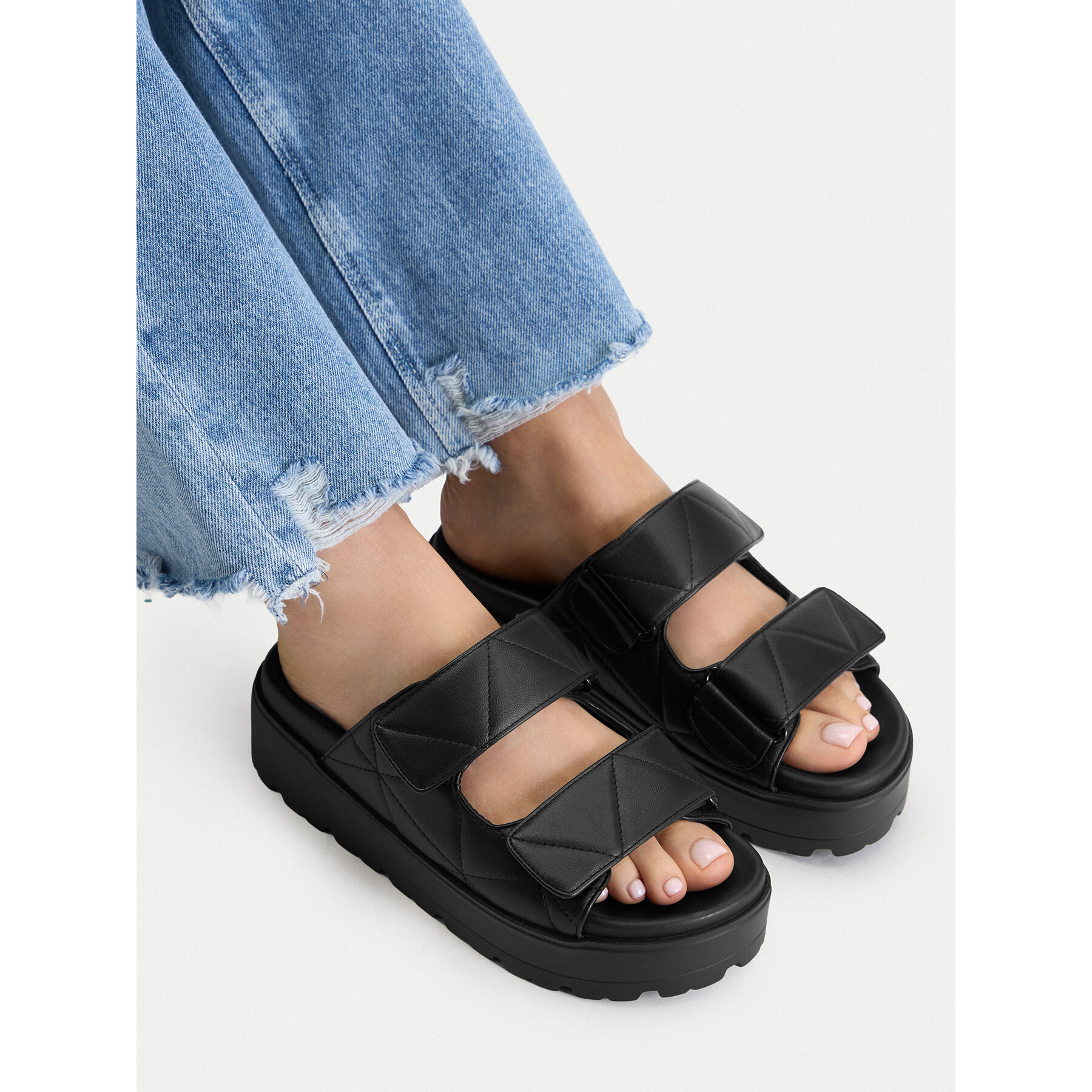 Iešļūcenes DeeZee CEO-R25SS09248 Melns