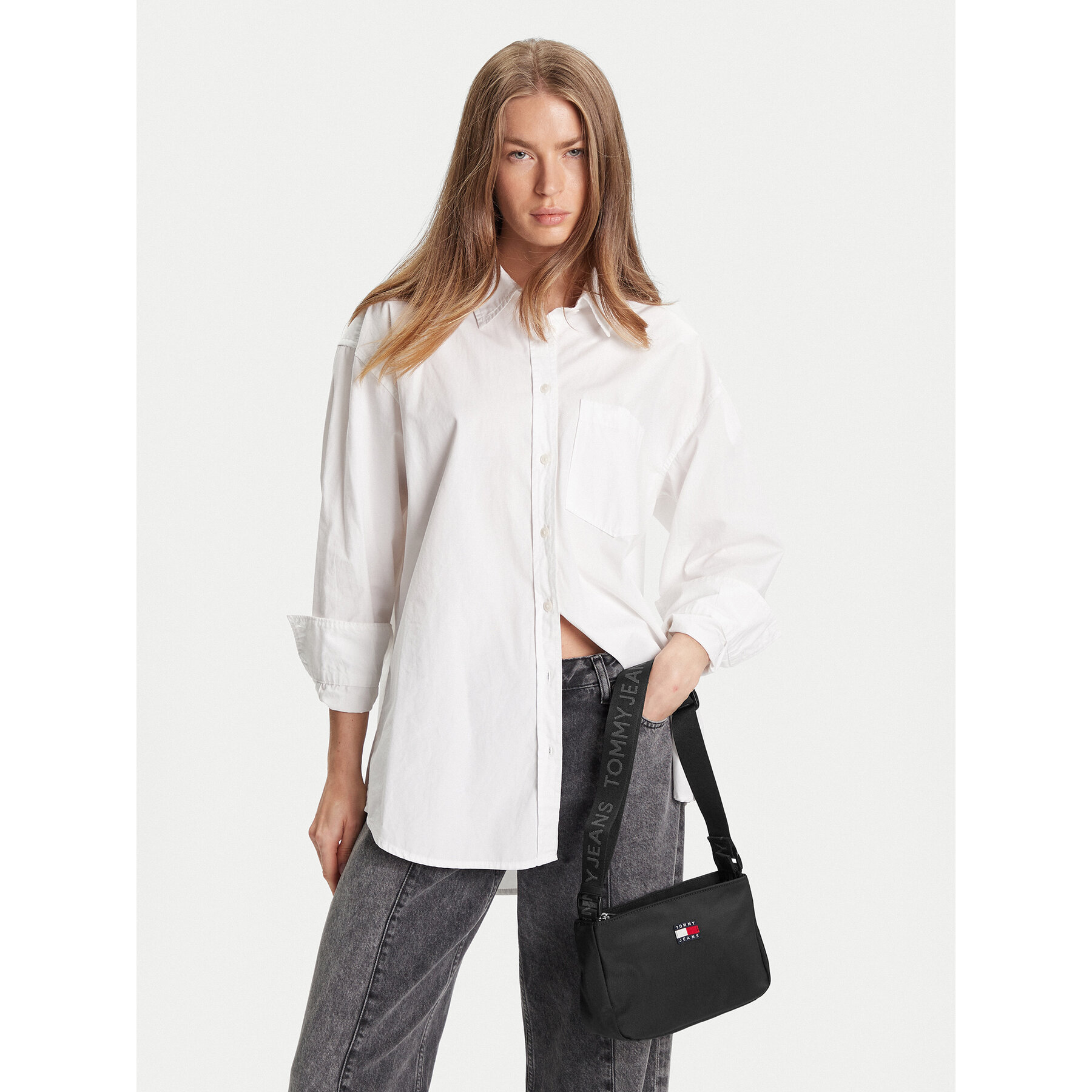 Torbica Tommy Jeans Tjw Daily Shoulder Bag AW0AW17544 Crna