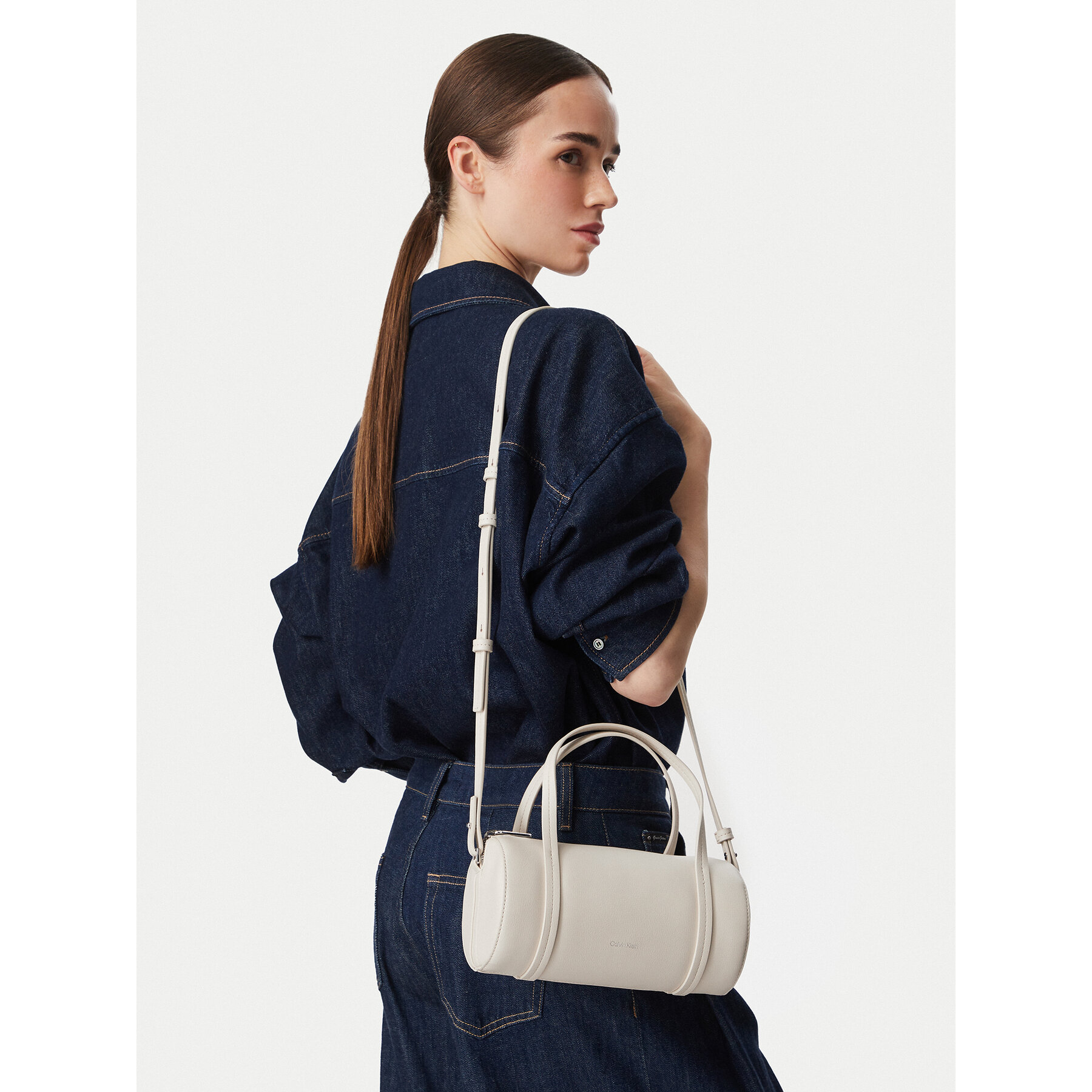 Ročna torba Calvin Klein Foil Logo Small Duffle Bag LV04F3663G Kremna
