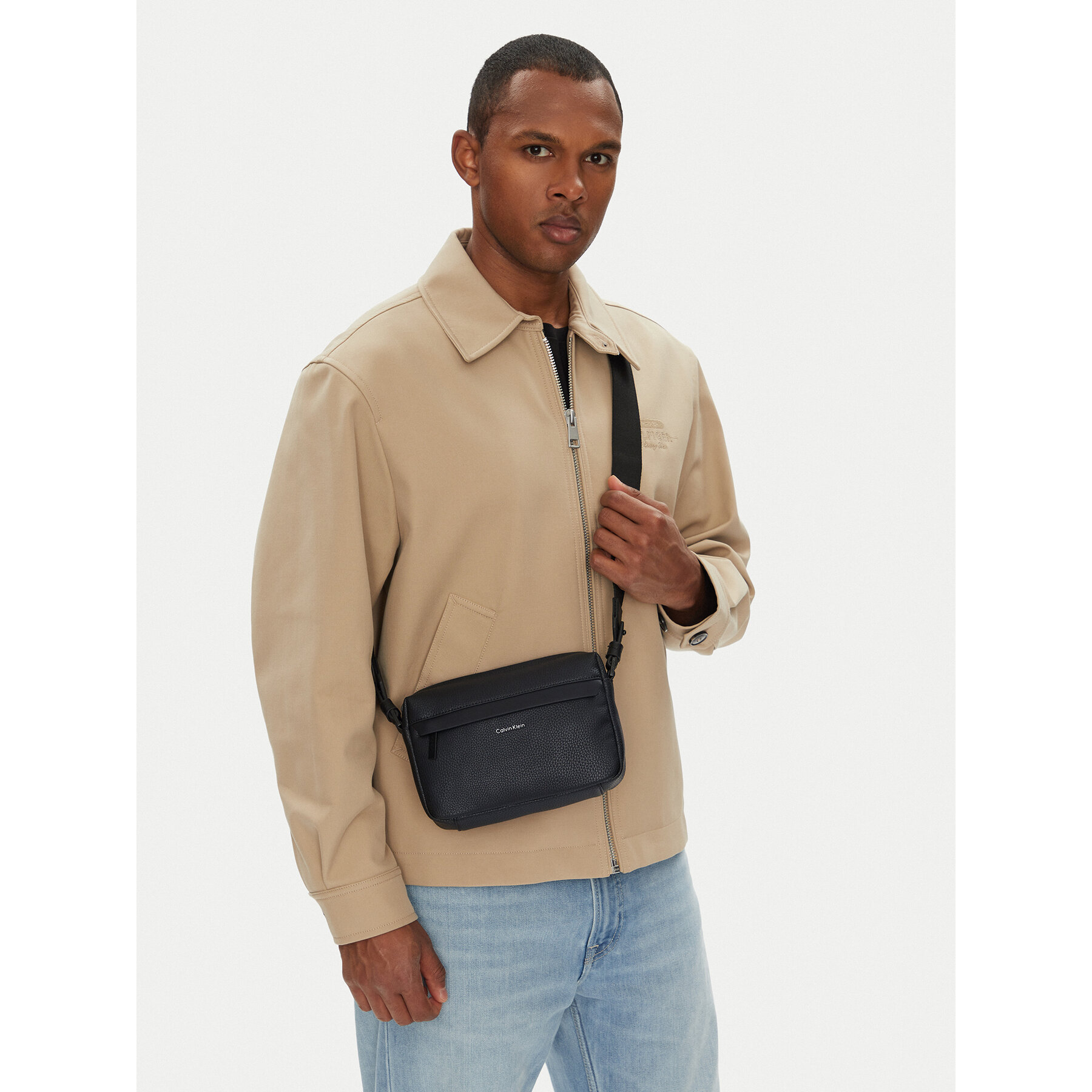 Válltáska Calvin Klein Ck Must Camera Bag LV04D3084G Fekete
