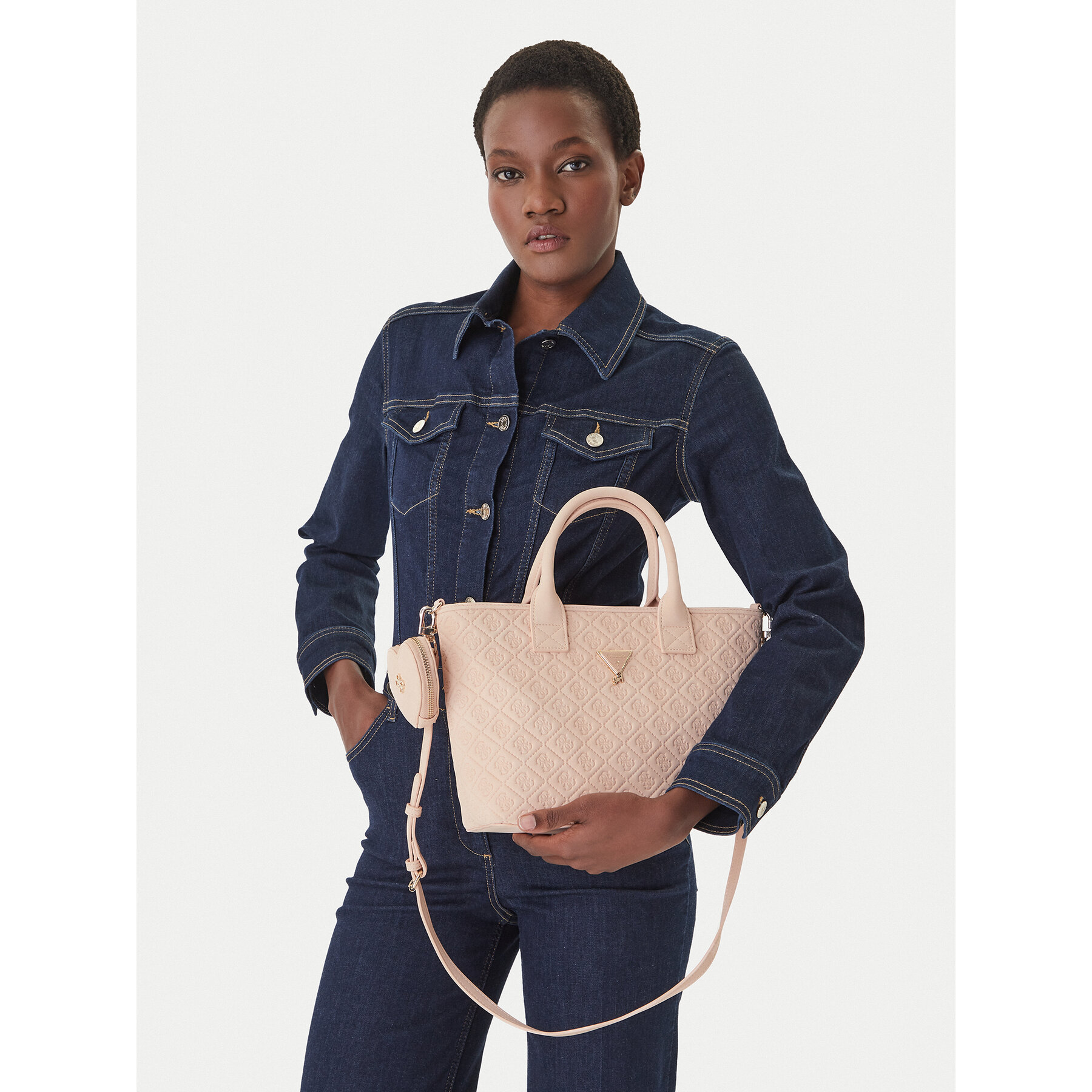 Táska Guess J6GZ37 WR200 Rózsaszín