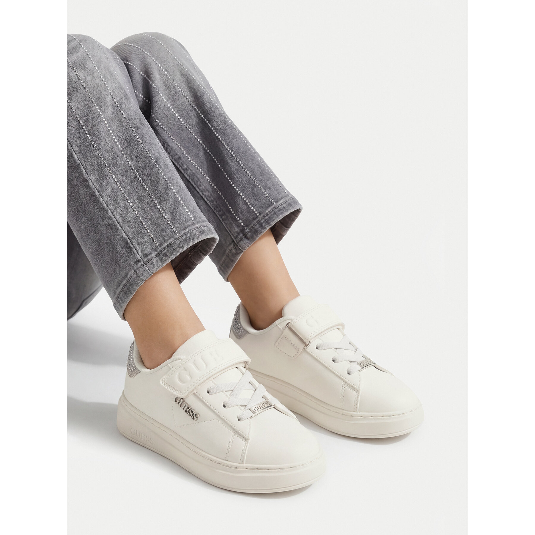 Sneakers Guess CEO-V12-1145-SS26 Alb