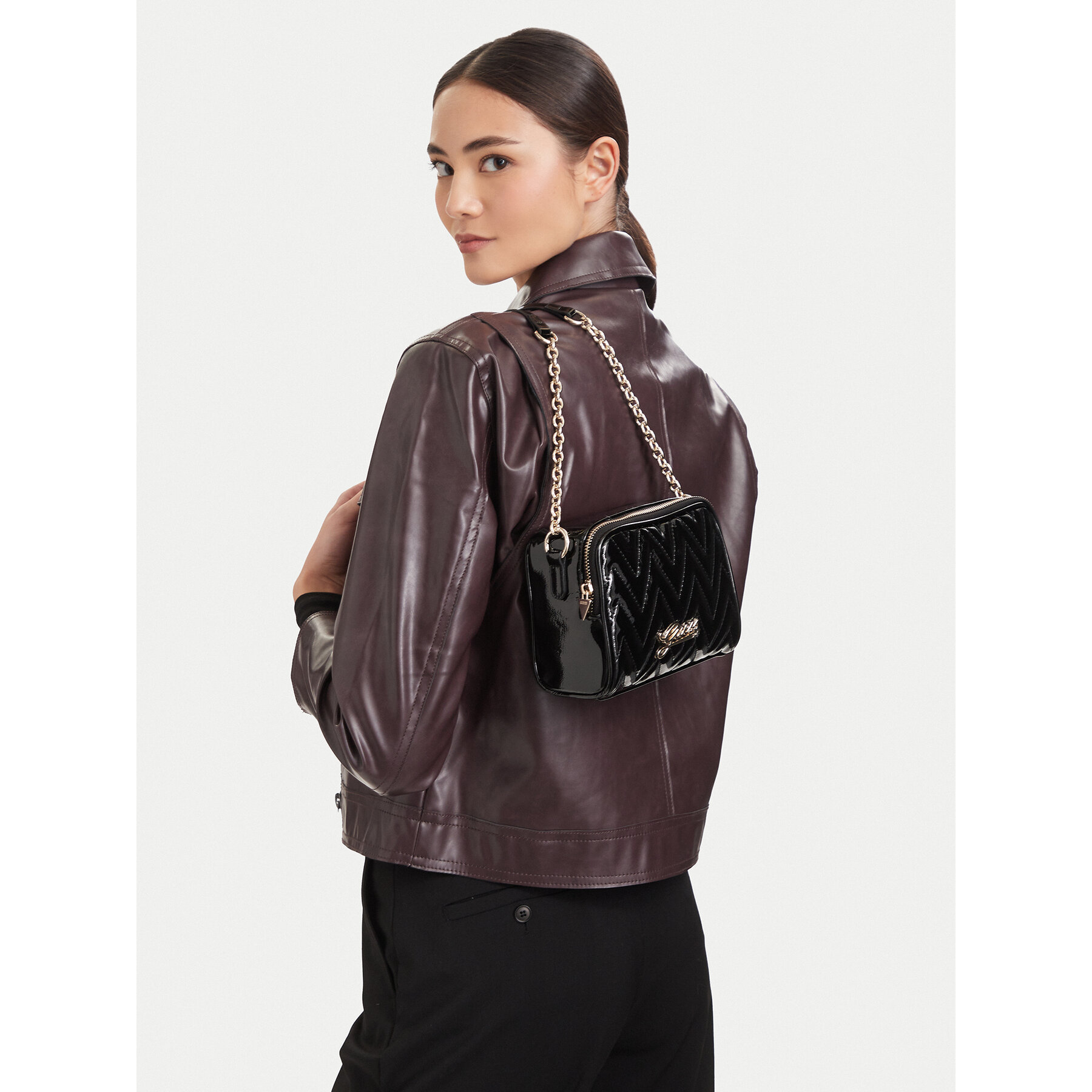 Дамска чанта Guess J6YZ07 W3001 Черен