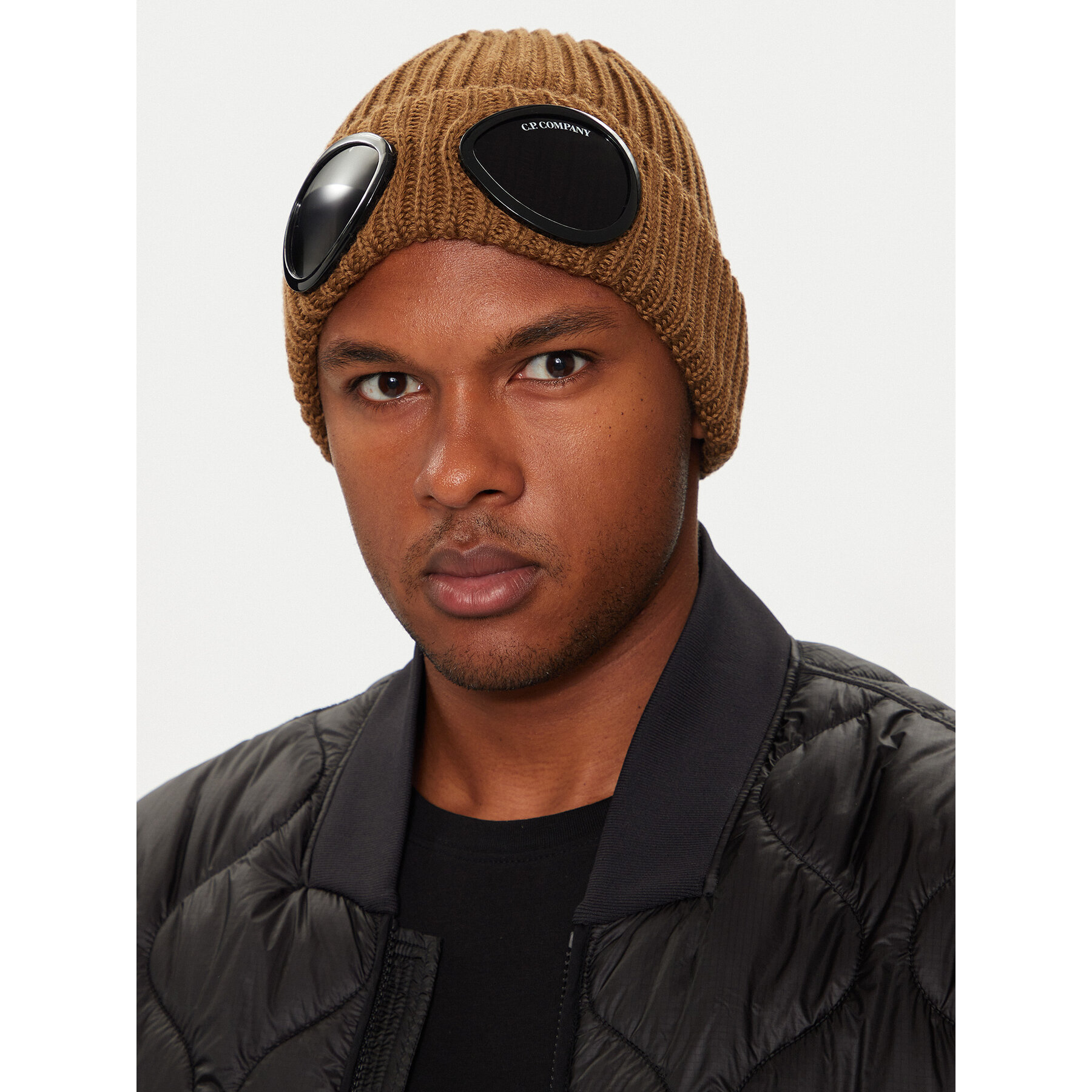 Gorro C.P. Company 17CMAC122A005509A Beis