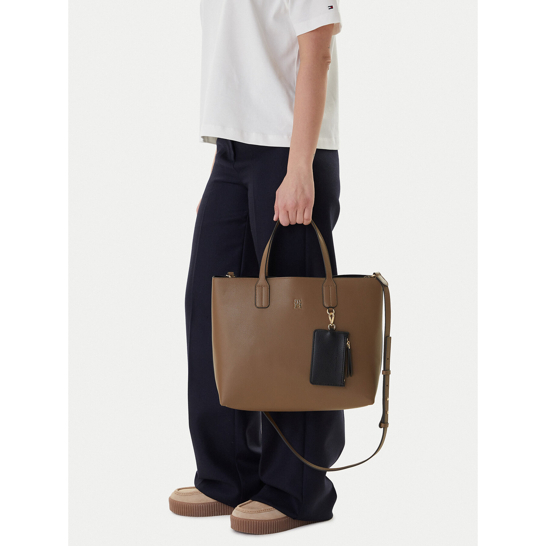 Дамска чанта Tommy Hilfiger Th Icon Satchel AW0AW18122 Кафяв