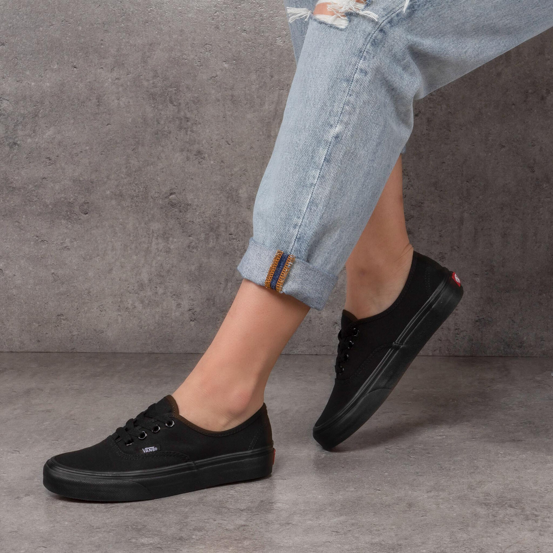 Tenis superge Vans Authentic VN000EE3BKA Črna