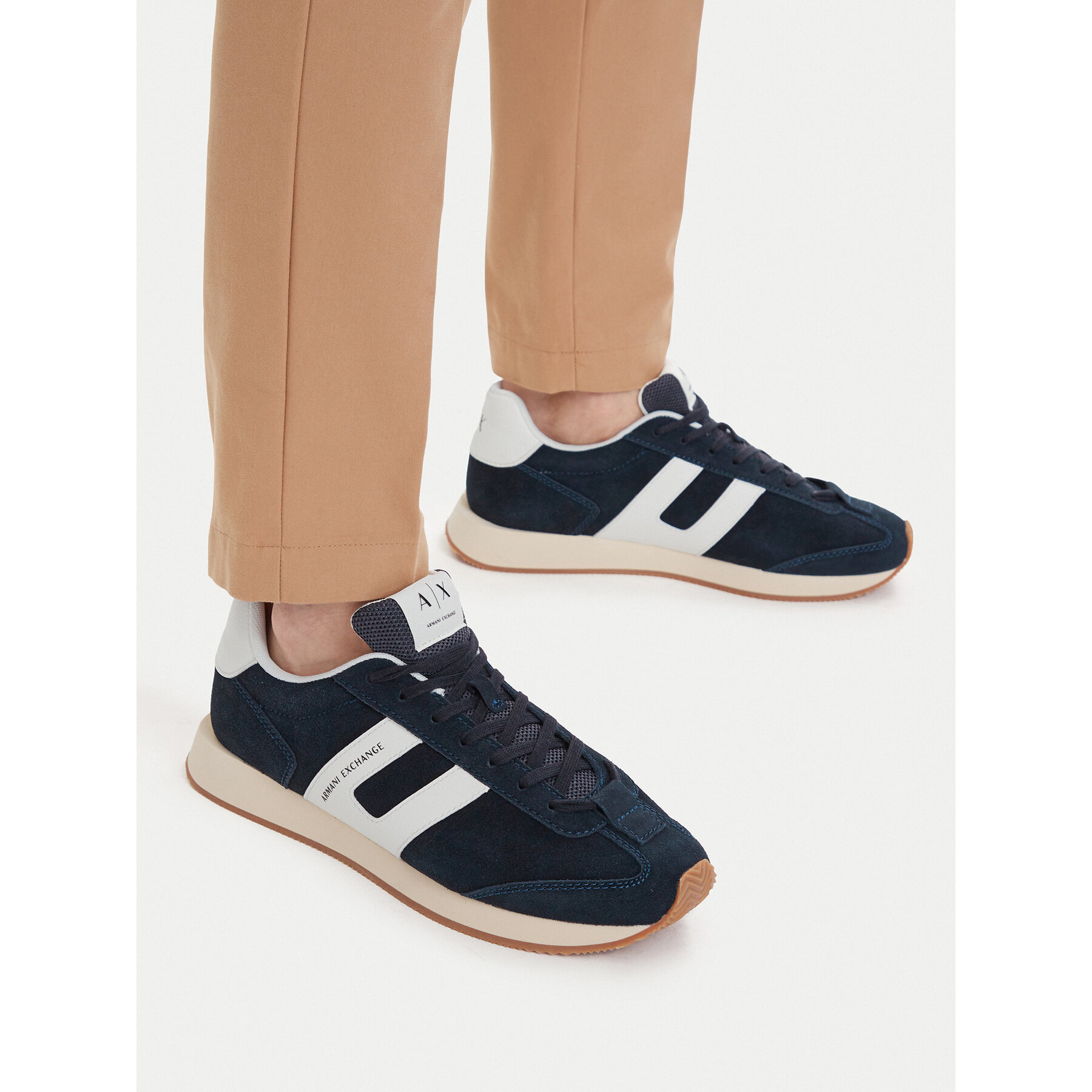 Sneakersy Armani Exchange XM002689 AF17447 UZ048 Tmavomodrá