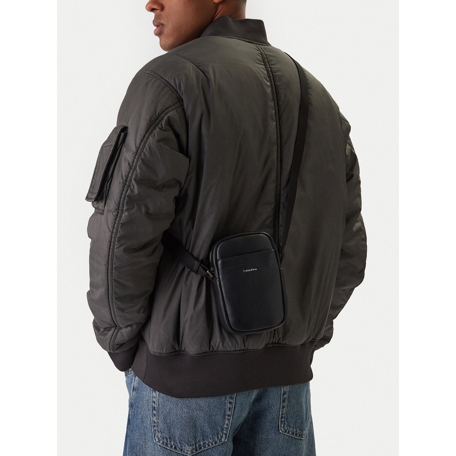 Torbica za okrog pasu Calvin Klein Raised Slim Reporter LV04D3278G Črna
