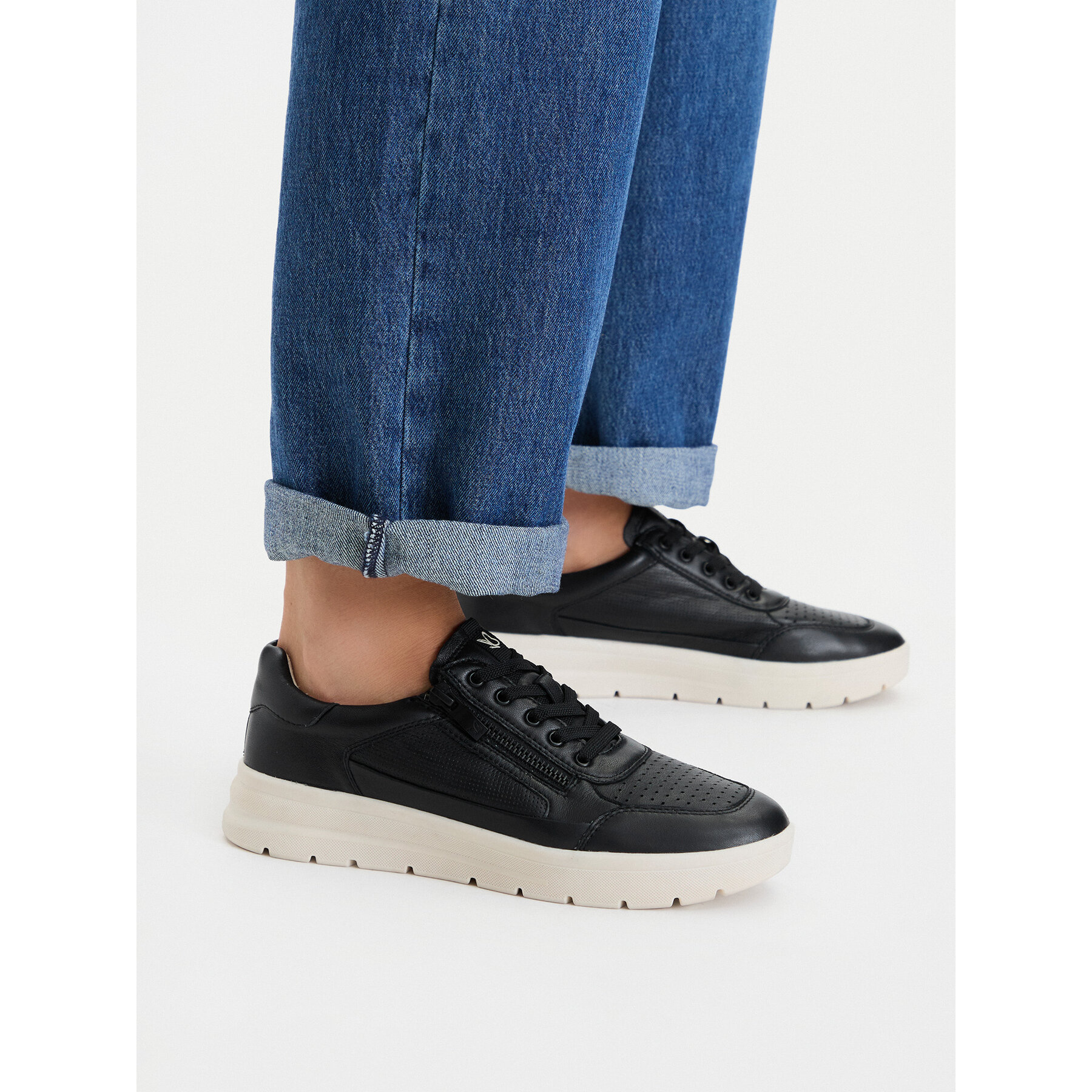 Sneakersy Caprice 9-23704-46 Čierna