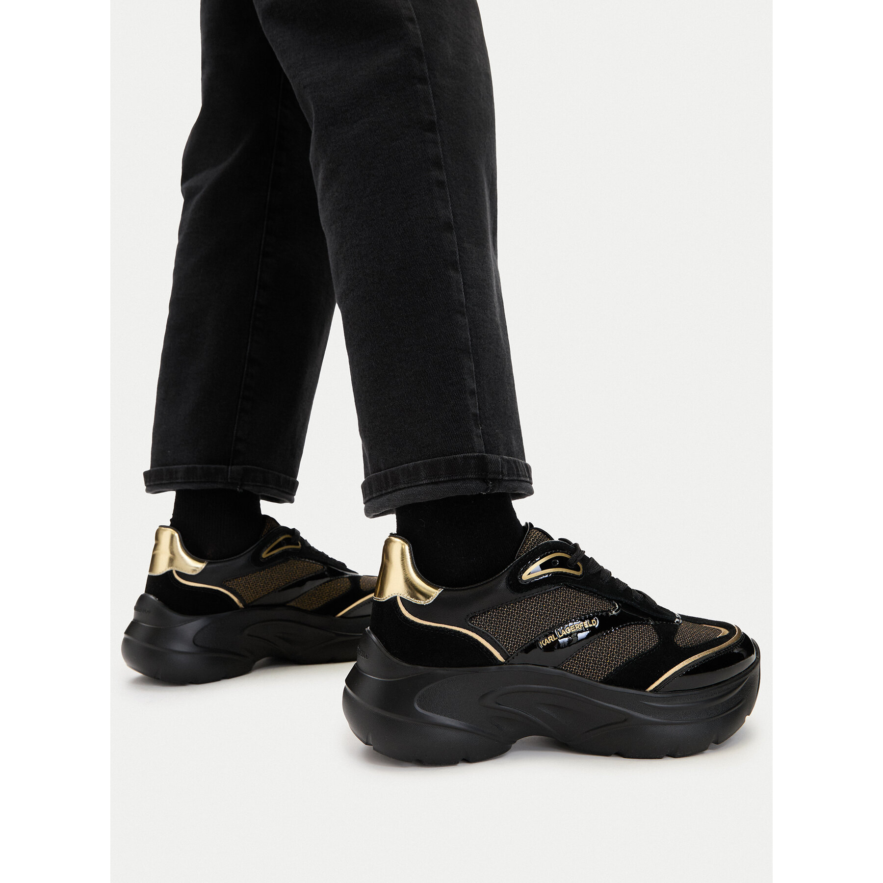 Sneakersy KARL LAGERFELD Kontour Wedge KL68016 Čierna