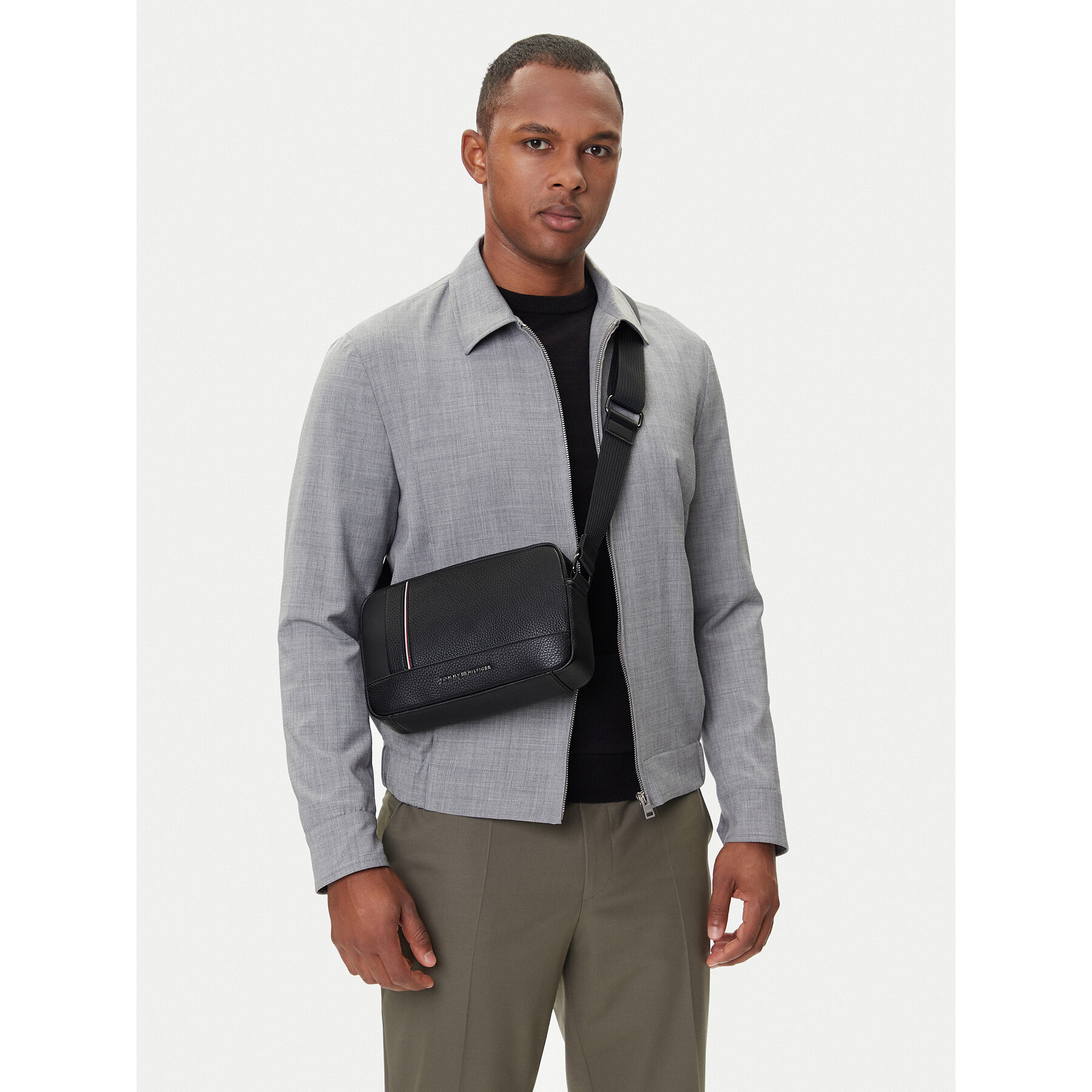 Válltáska Tommy Hilfiger Th Central Ew Reporter AM0AM13635 Fekete
