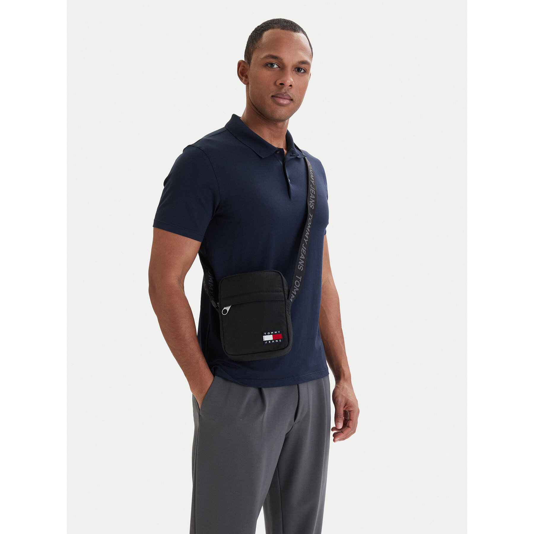 Τσαντάκι Tommy Jeans Tjm Ess Daily Ripstop Reporter AM0AM14211 Μαύρο