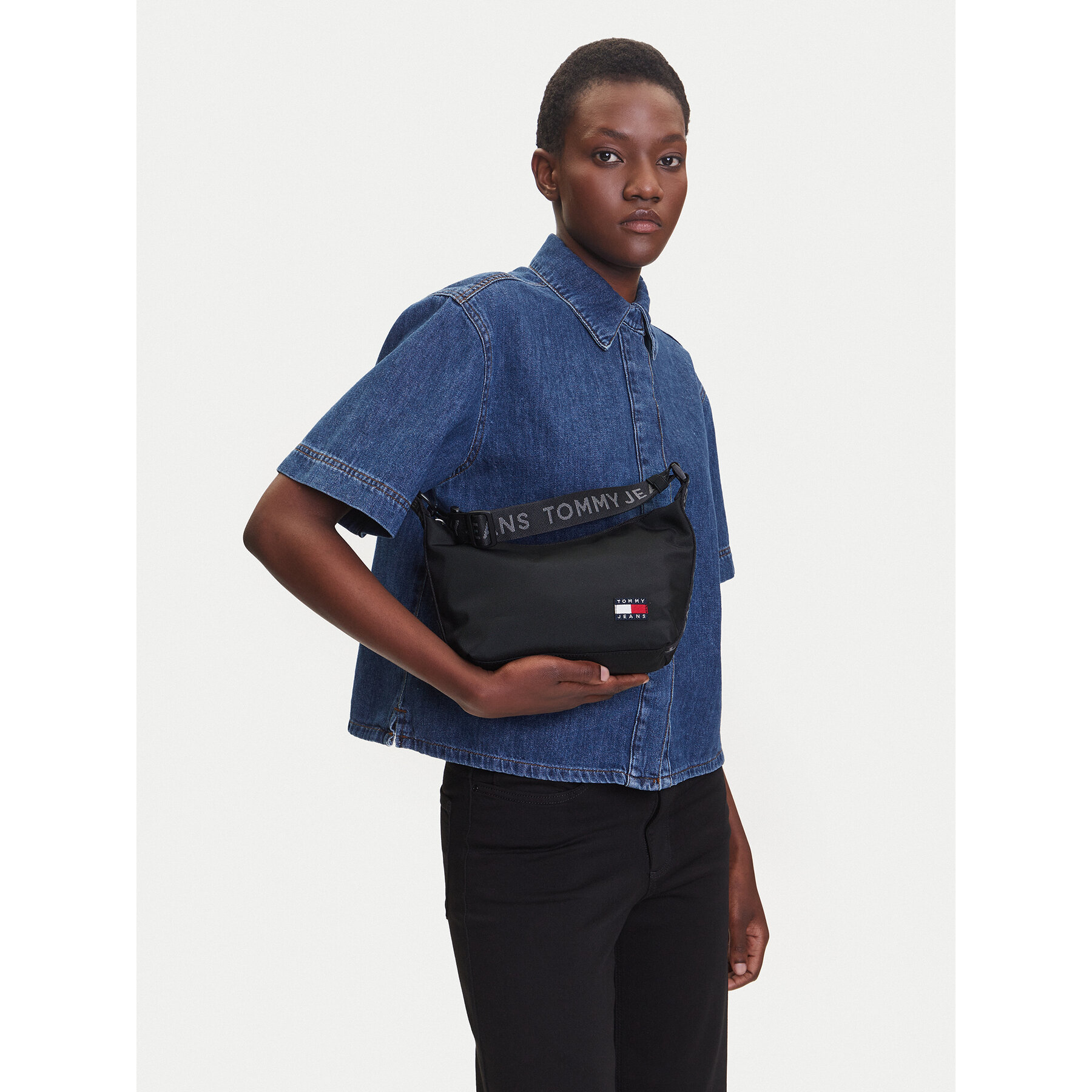 Geantă Tommy Jeans Tjw Ess Daily Shoulder Bag AW0AW17287 Negru