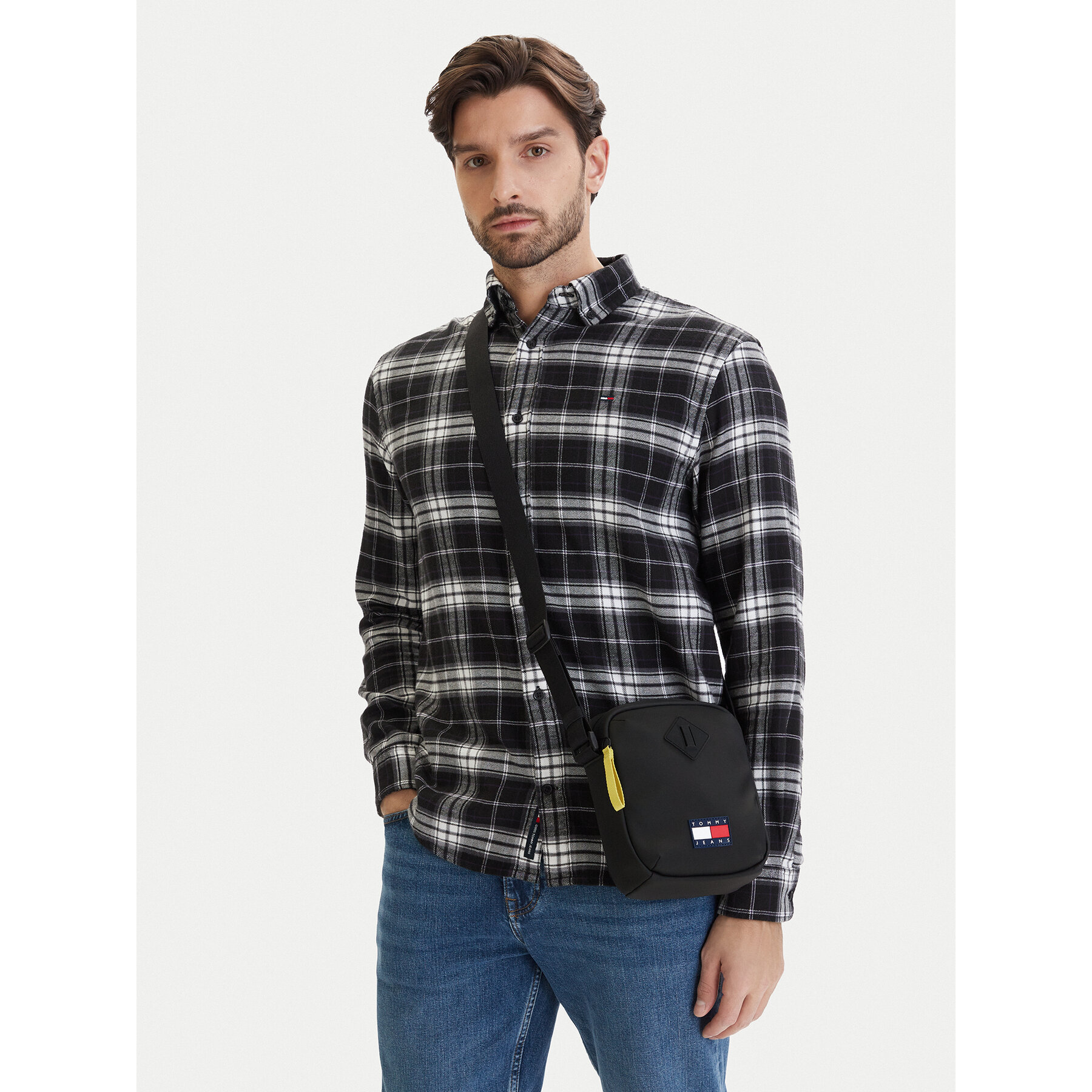 Taška cez rameno Tommy Jeans Tjm Daily Elevated Reporter AM0AM14214 Čierna