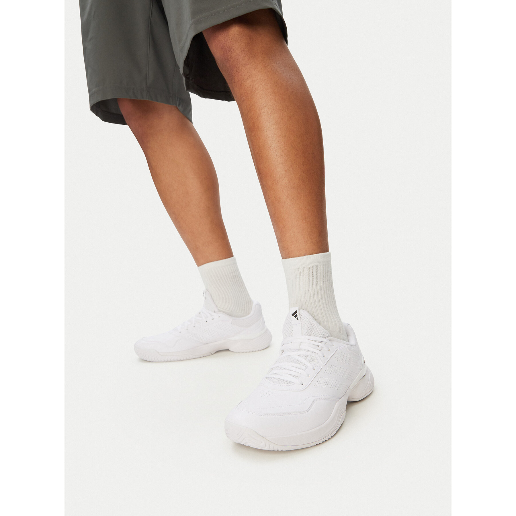 Încălțăminte pentru tenis adidas Gamecourt 3 All Court Tennis Shoes KI3606 Alb
