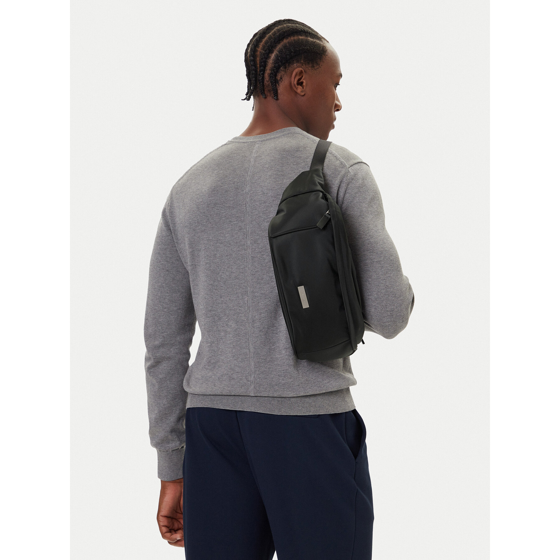 Torbica za okrog pasu﻿ Calvin Klein Sleek Waistbag Sling LV04D3148G Črna