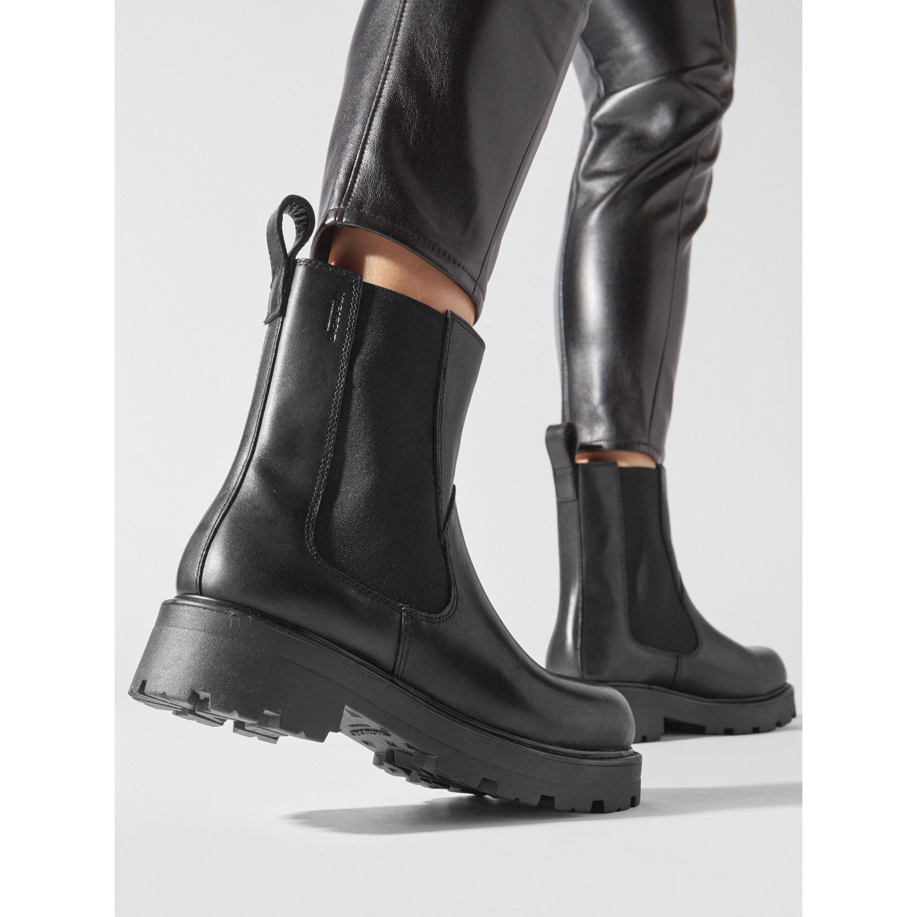 Členková obuv s elastickým prvkom Vagabond Shoemakers Cosmo 2.0 5459-301-20 Čierna