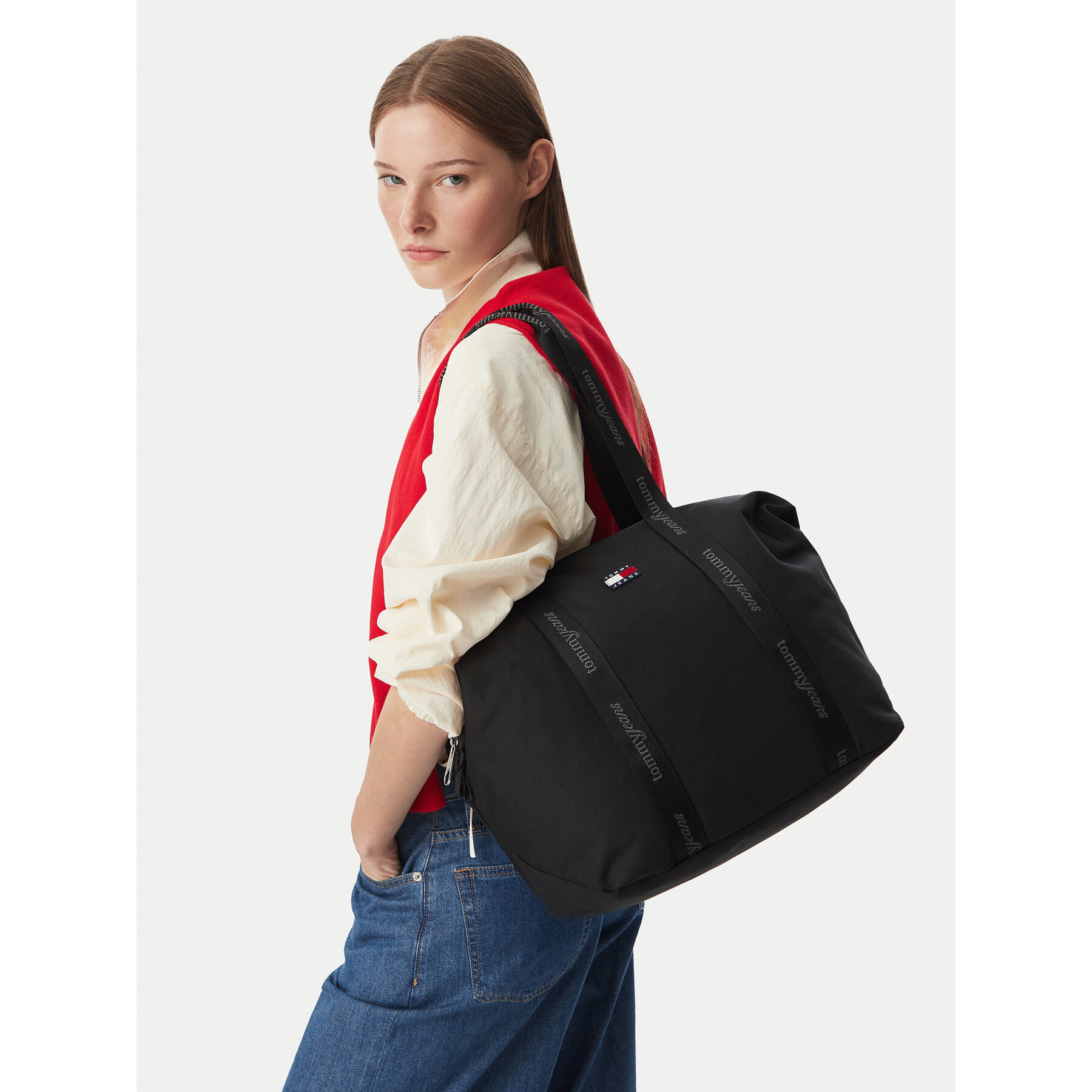 Torbica Tommy Jeans Tjw Ess Daily Tote AW0AW19039 Crna