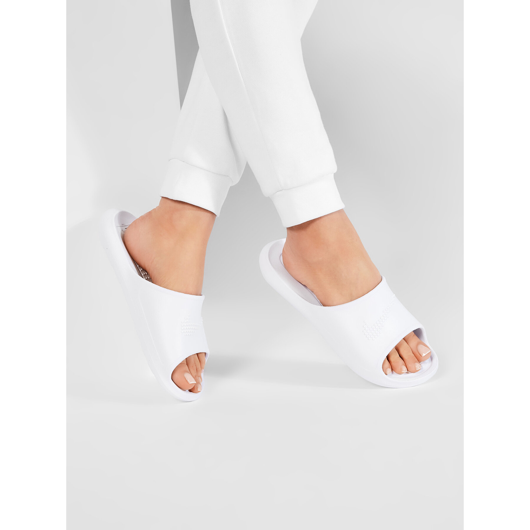 Šľapky Nike Victori One Shwer Slide CZ7836 100 Biela