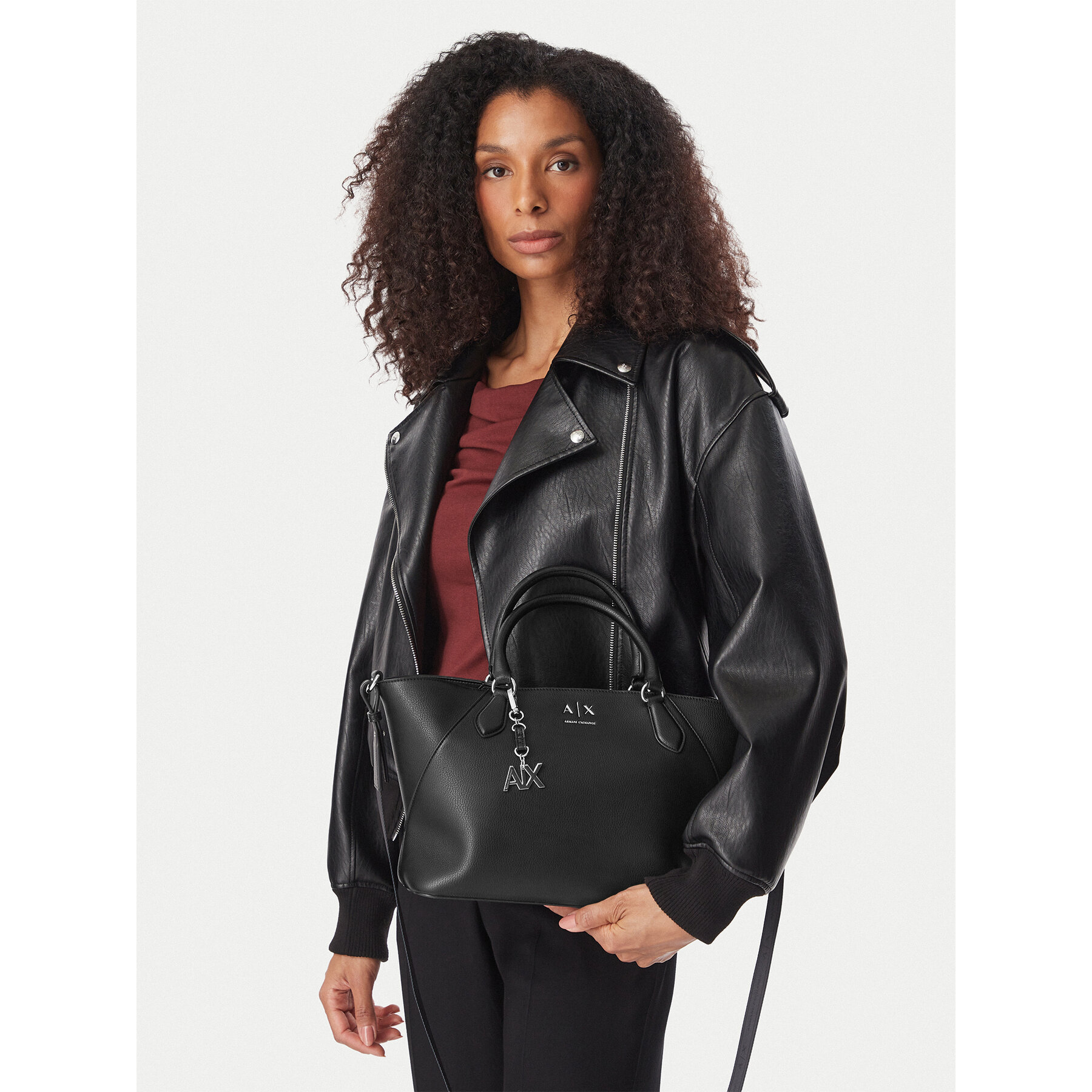 Дамска чанта Armani Exchange XW003086 AF26569 UC001 Черен