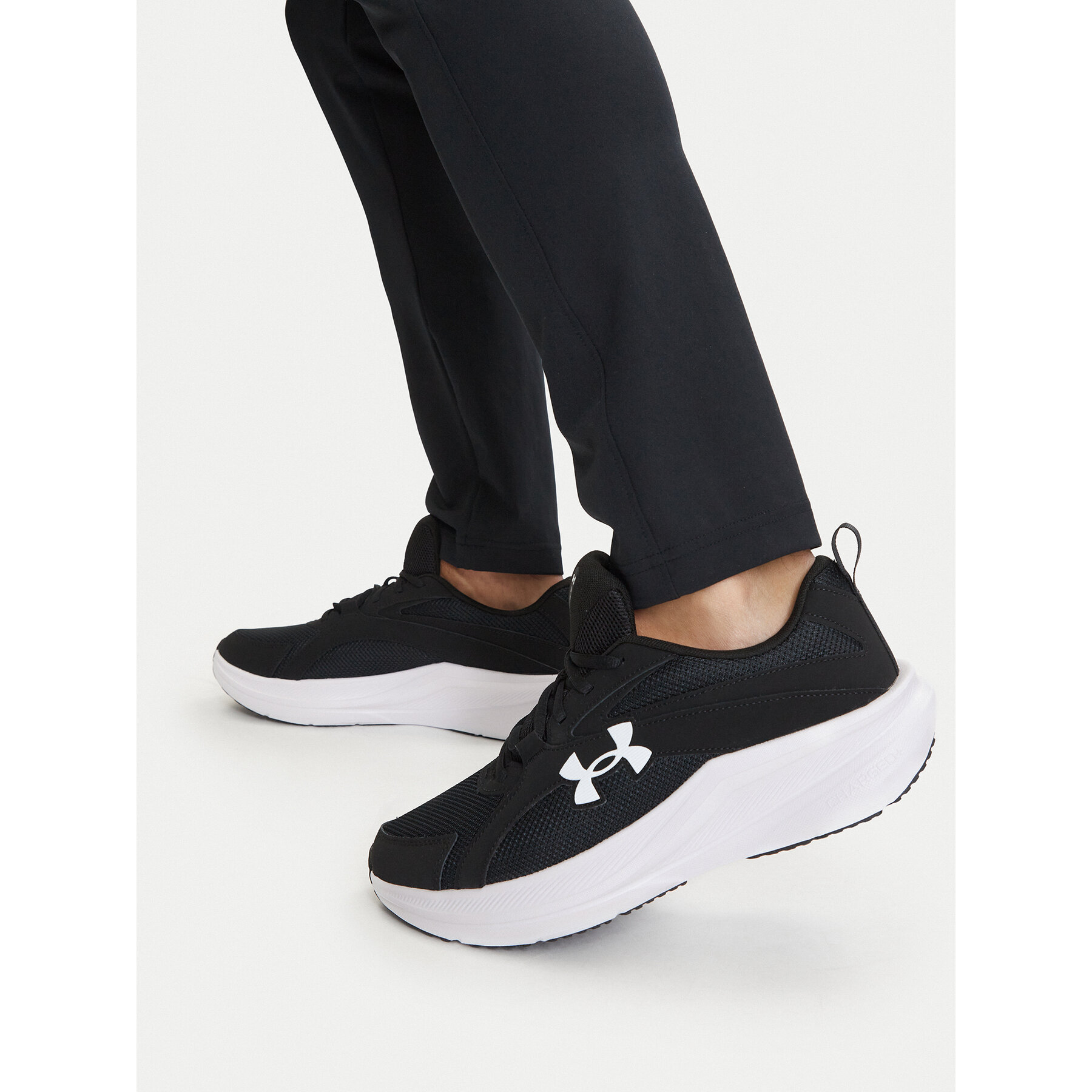 Bežecké topánky Under Armour UA Charged  Assert 11 6006723 Čierna