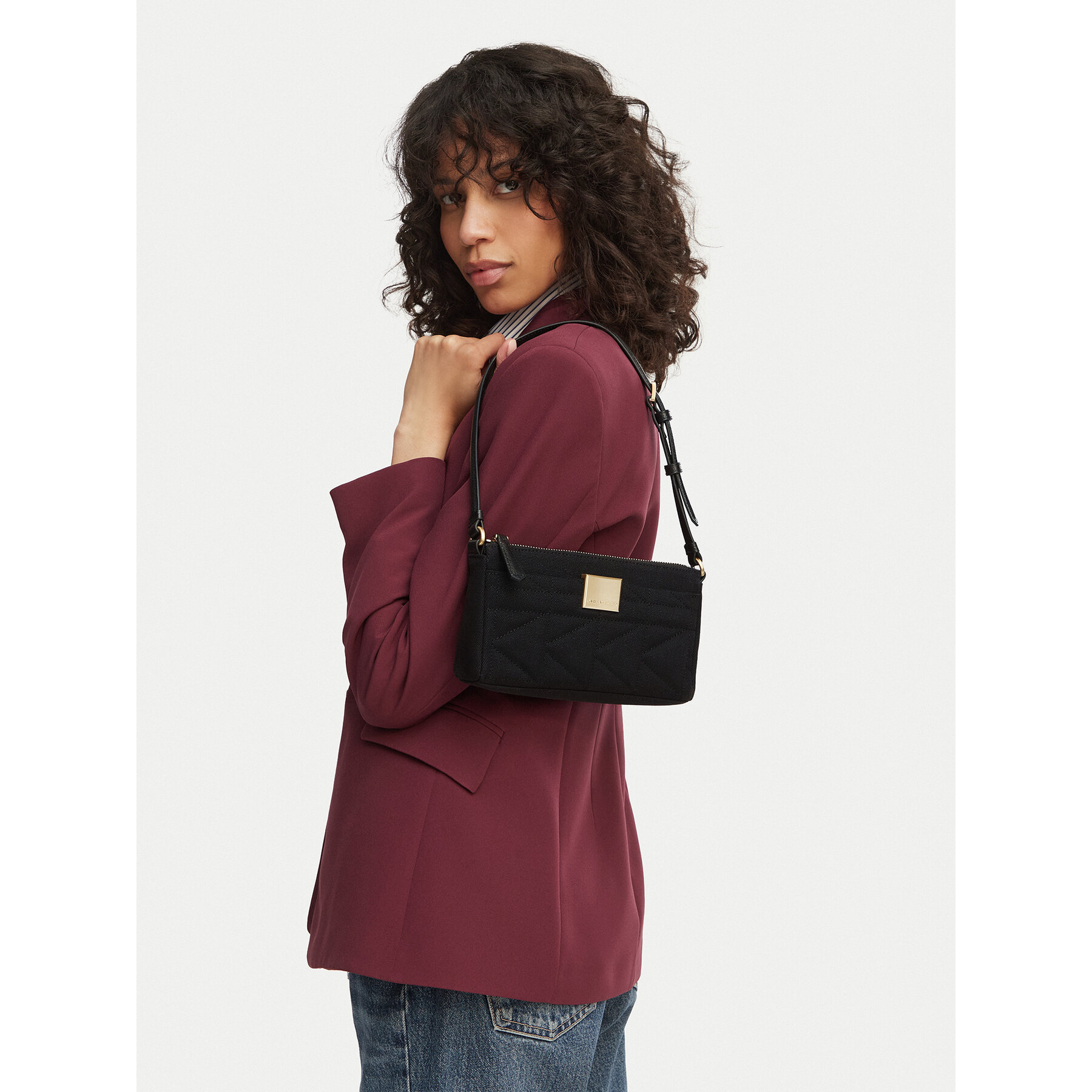 Дамска чанта KARL LAGERFELD B2W30250 Черен
