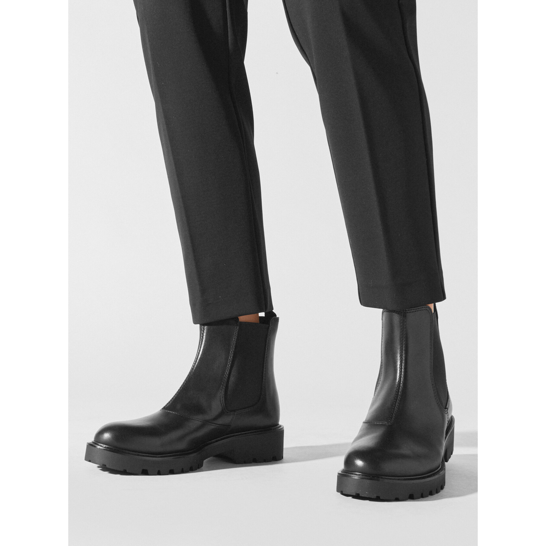 Členková obuv s elastickým prvkom Vagabond Shoemakers Kenova 5241-501-20 Čierna