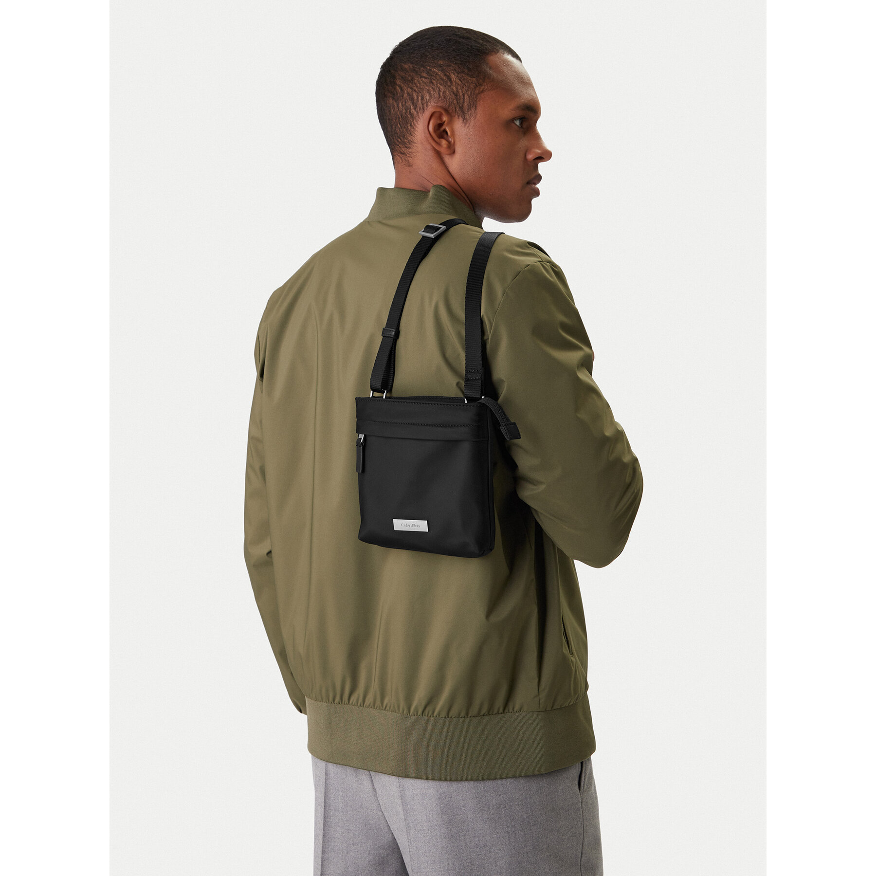 Geantă crossover Calvin Klein Sleek Slim Flatpack LV04D3234G Negru