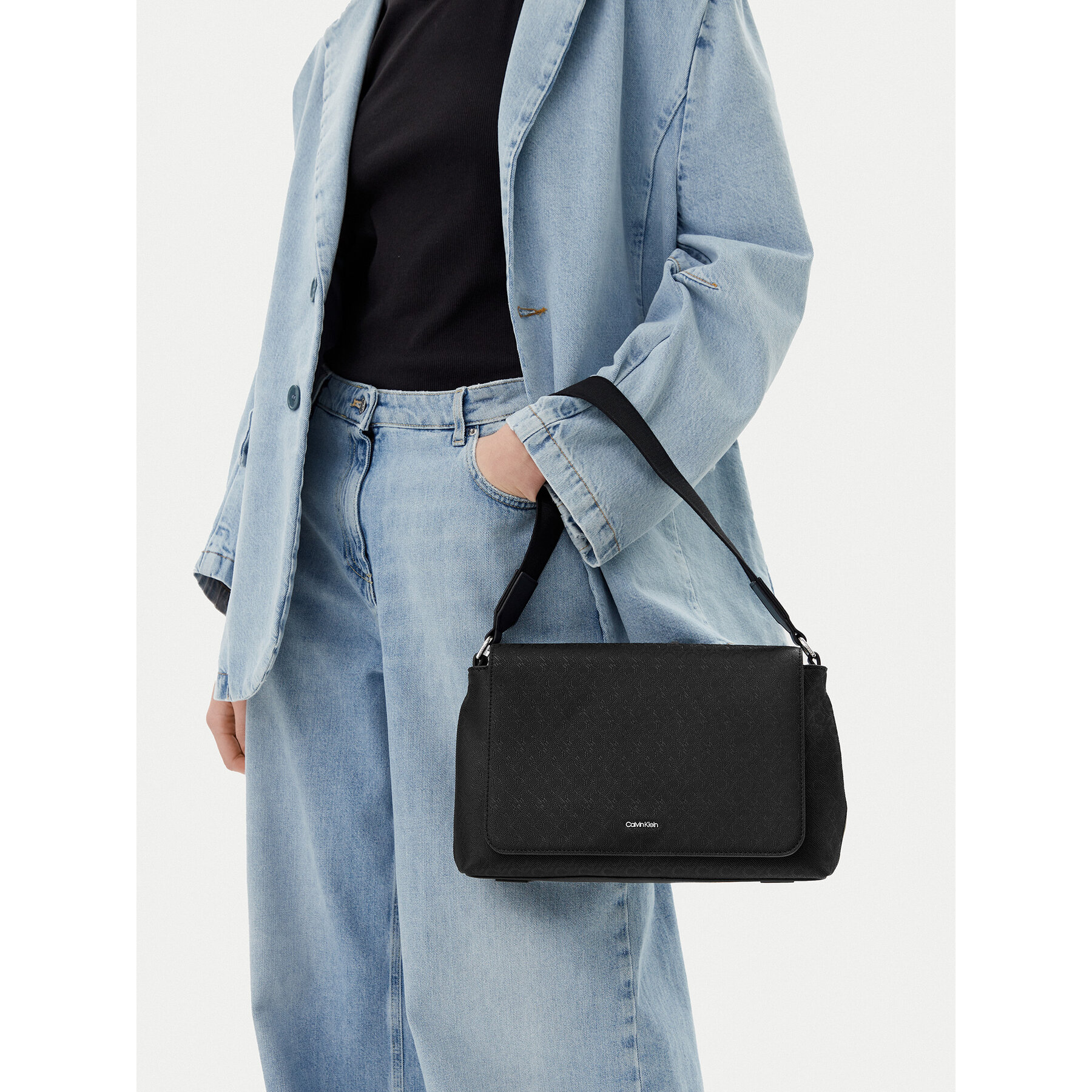 Ročna torba Calvin Klein Ck Must Satchel_Mono K60K613181 Črna