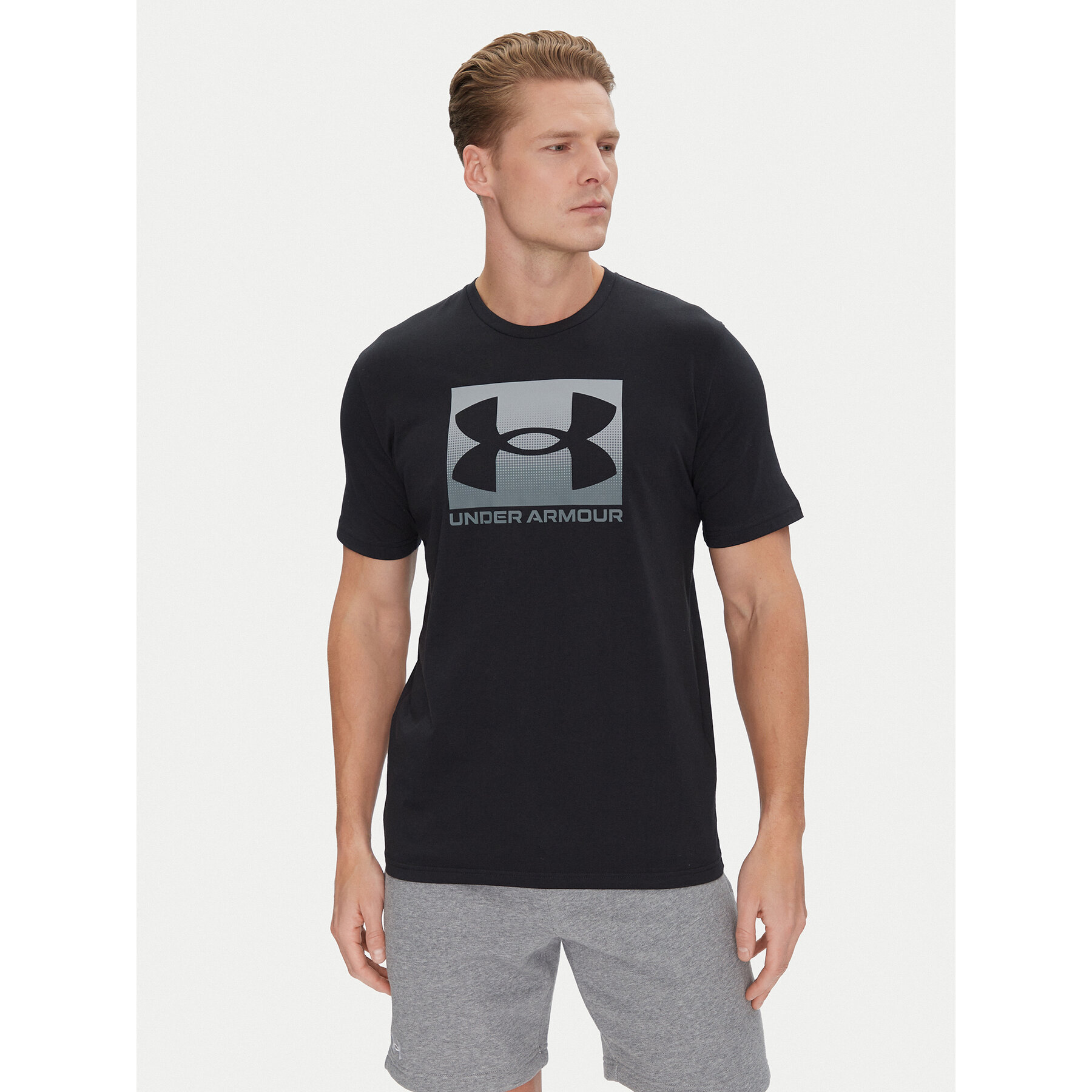 Under Armour T-shirt Boxed Sports 1386793 Crna Loose Fit