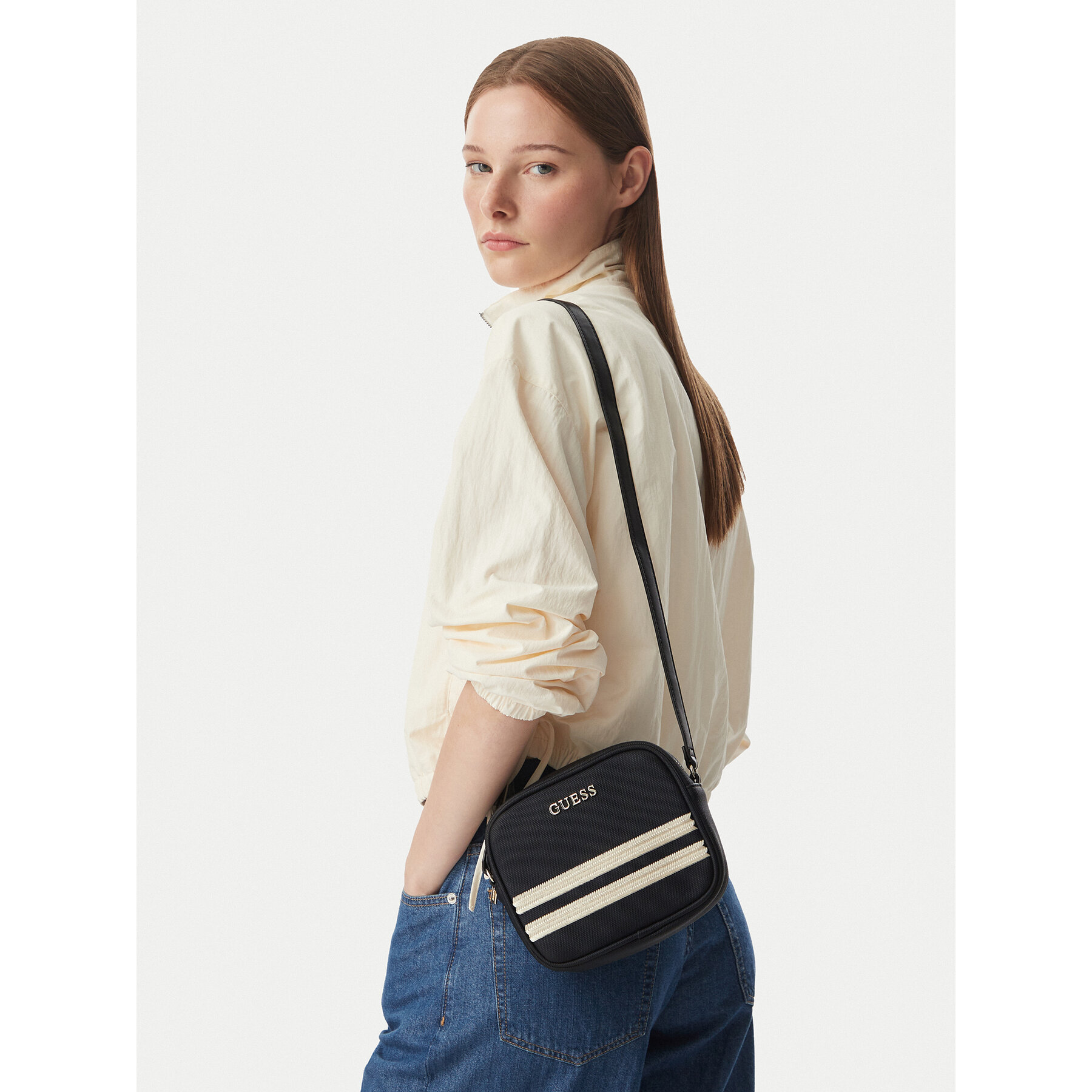Torbica Guess V6YZ10 W3784 Crna
