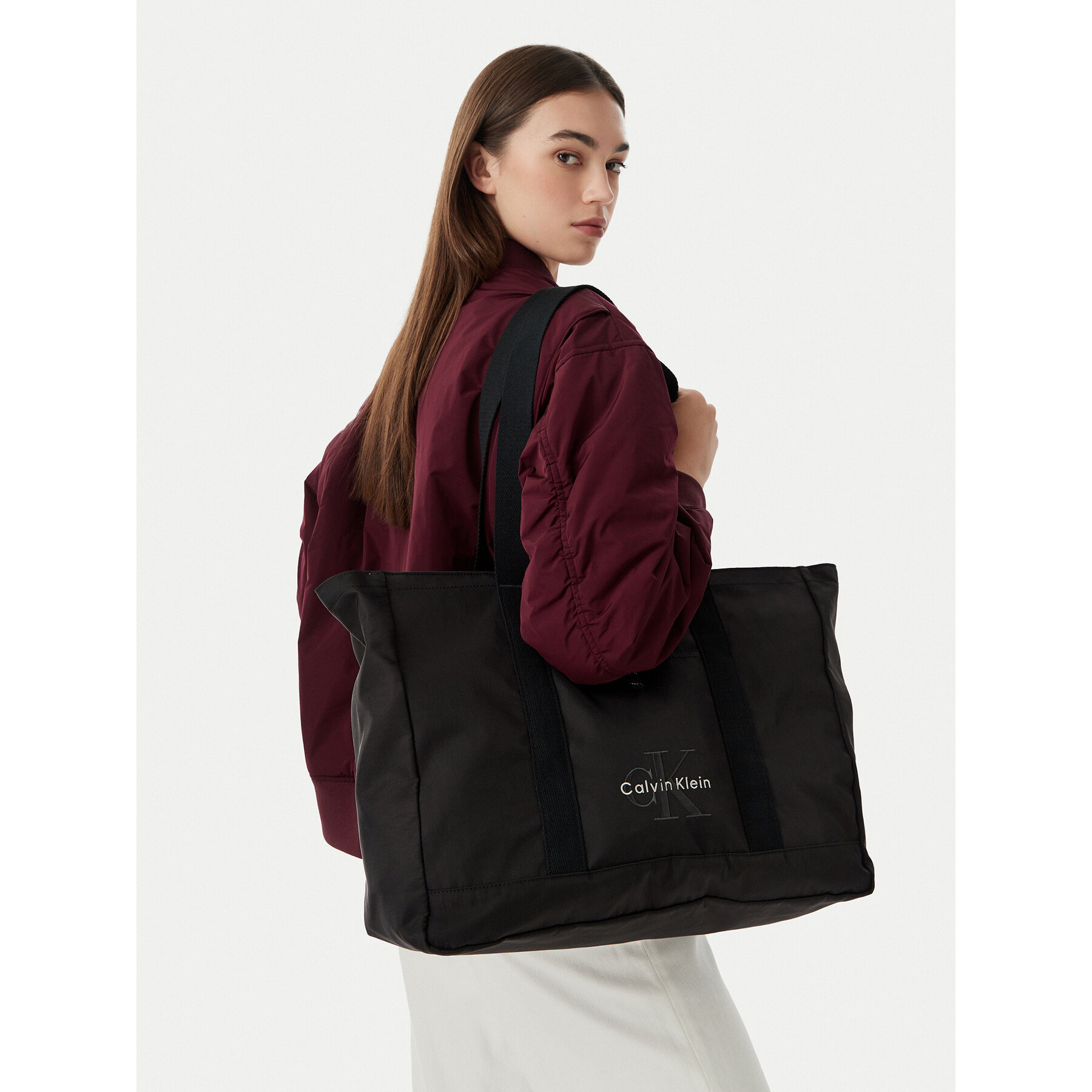 Torbica Calvin Klein LV04D3528G Crna