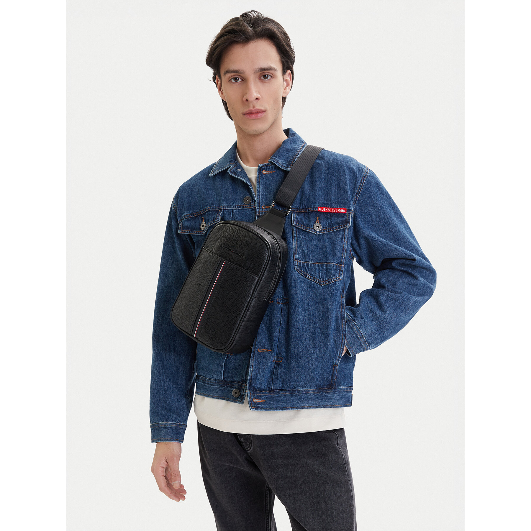 Geantă crossover Tommy Hilfiger Th Central Slingpack AM0AM14170 Negru
