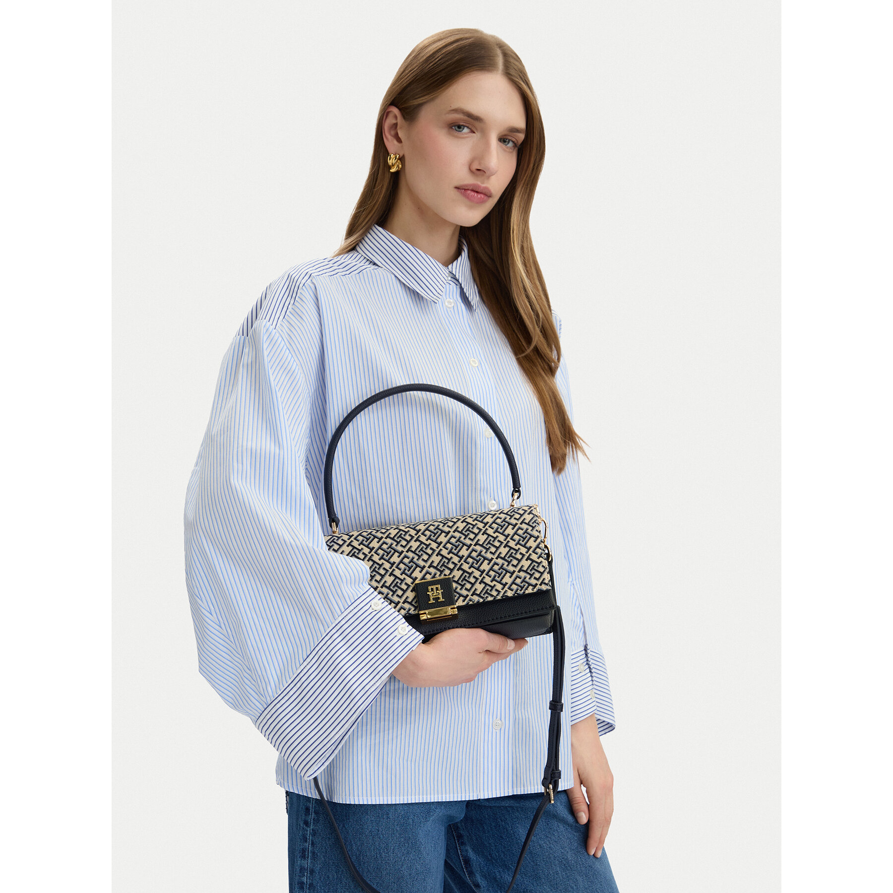 Táska Tommy Hilfiger Th Her Med Crossover Jacqu AW0AW18638 Sötétkék