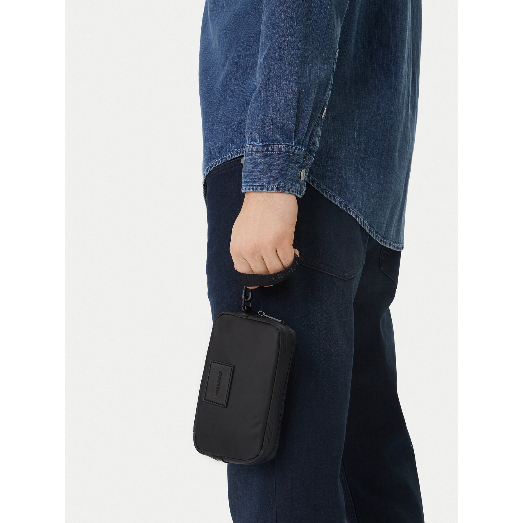 Мъжка чантичка Calvin Klein Puffer Utility Zip Puch LV04D1114G Черен