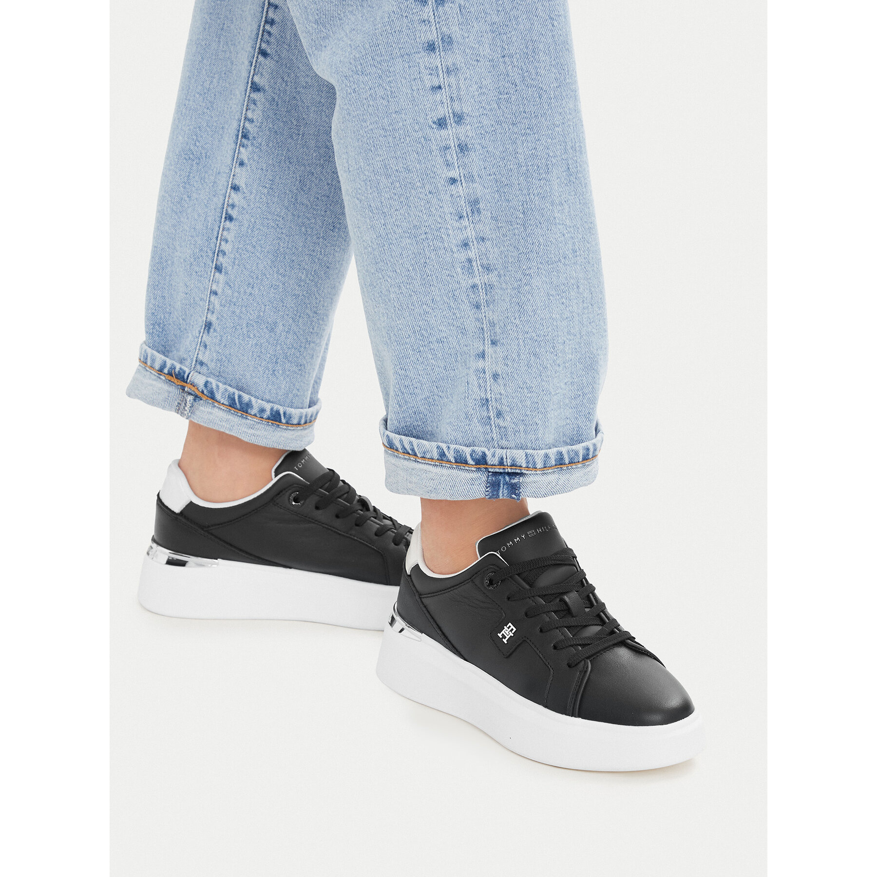 Sneakersy Tommy Hilfiger Th Chic Platform FW0FW09396 Čierna