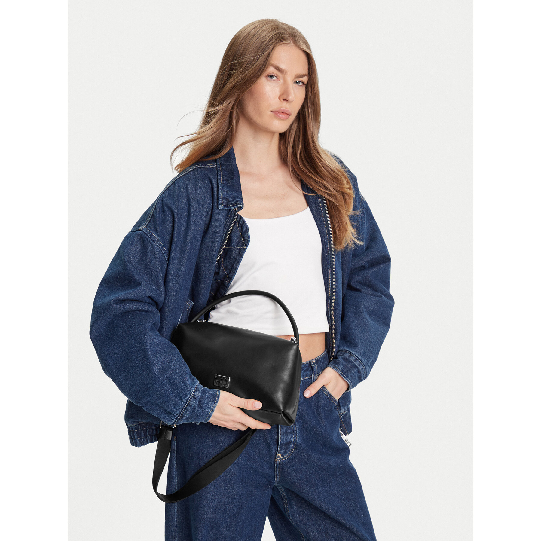 Дамска чанта Tommy Jeans Tjw American Cool Shoulder Bag AW0AW17531 Черен