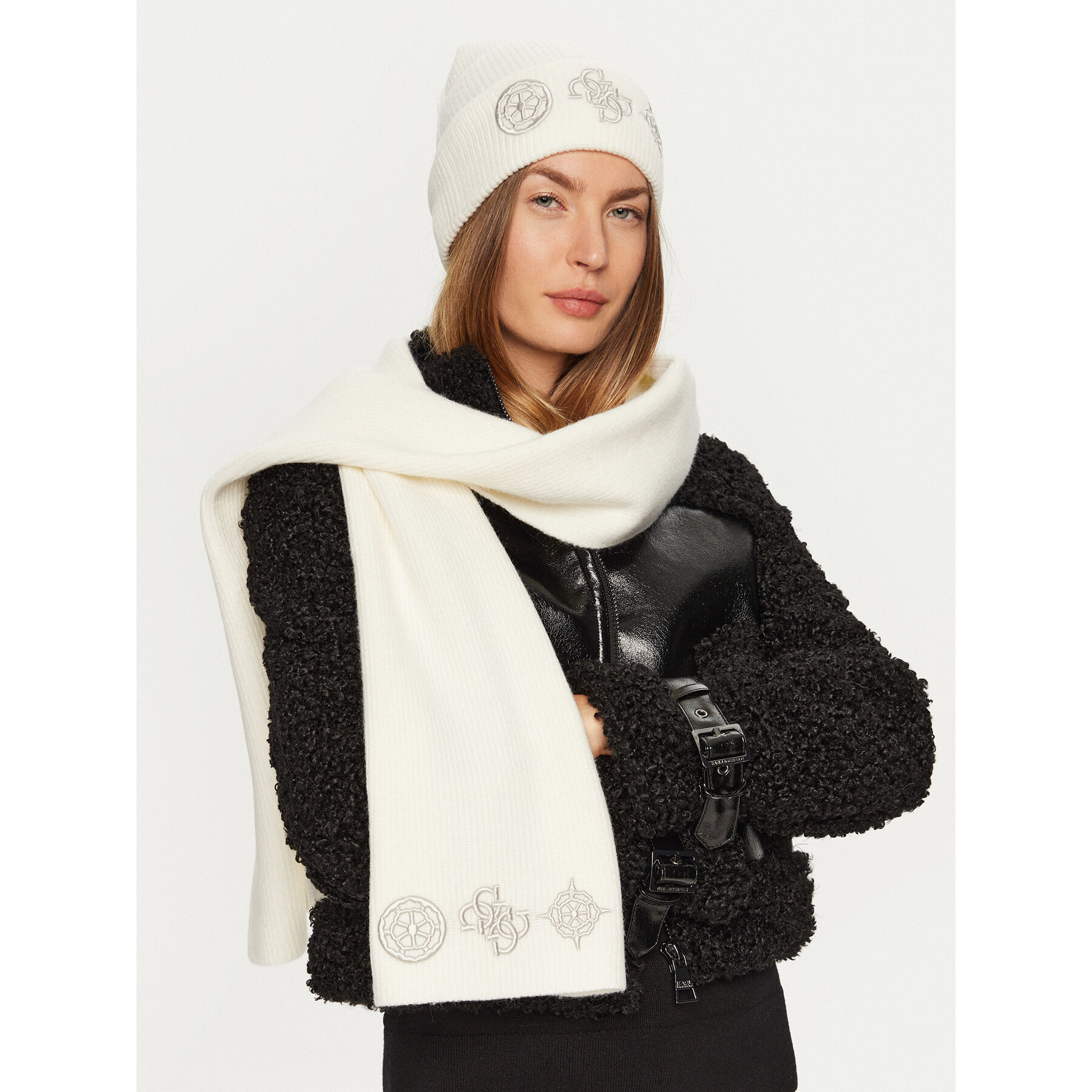 Căciulă Guess AW5177 POL01 Alb