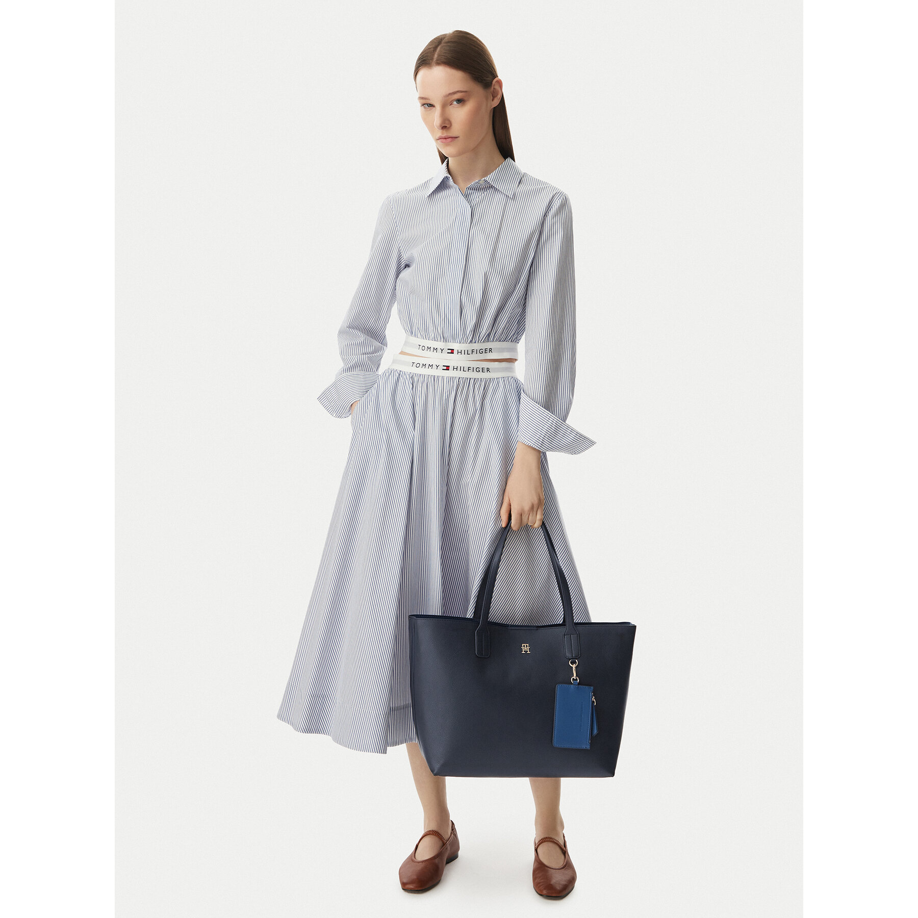 Ročna torba Tommy Hilfiger Th Icon Tote AW0AW18724 Mornarsko modra