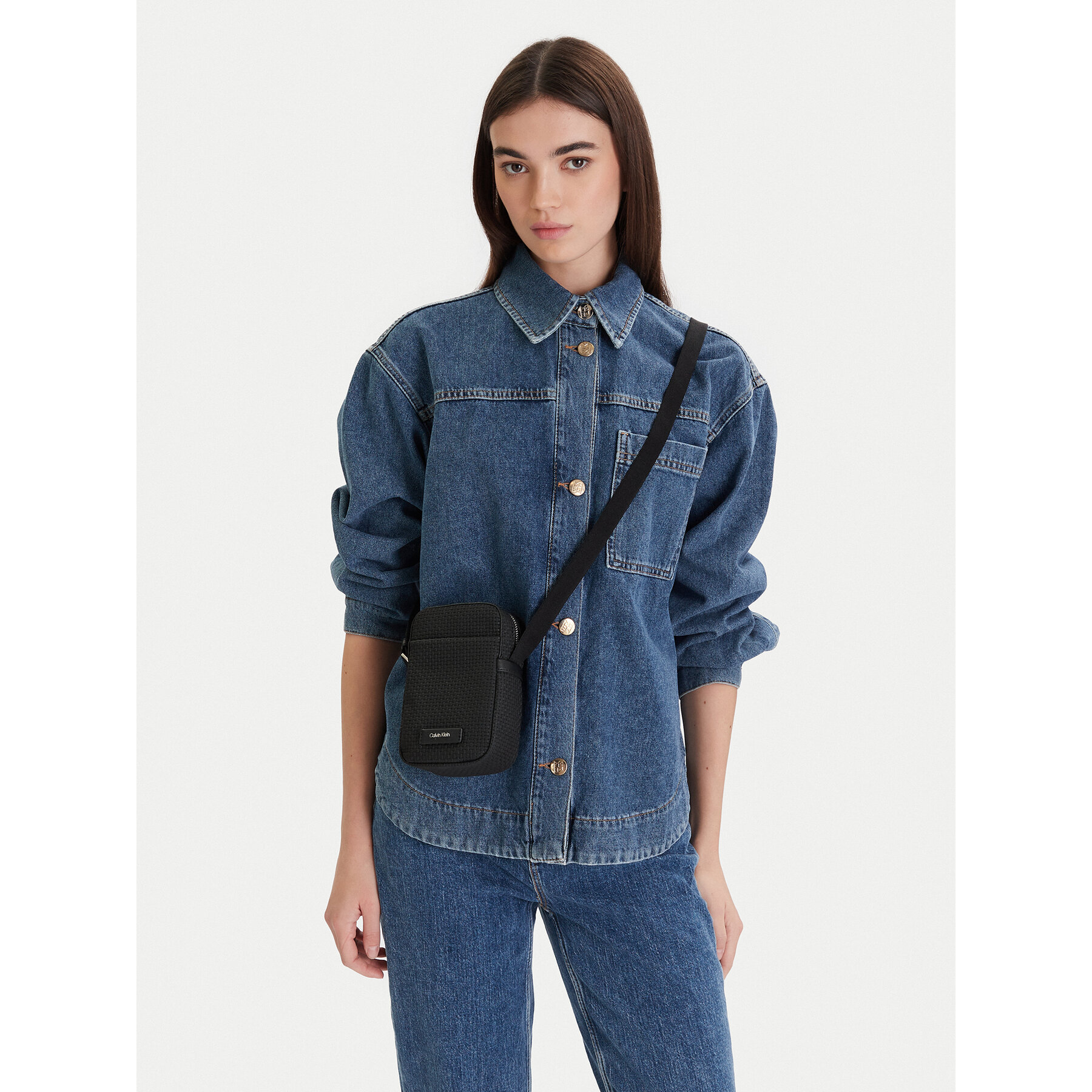 Torbica za okrog pasu Calvin Klein Embossed Woven Slim Reporter LV04D3221G Črna