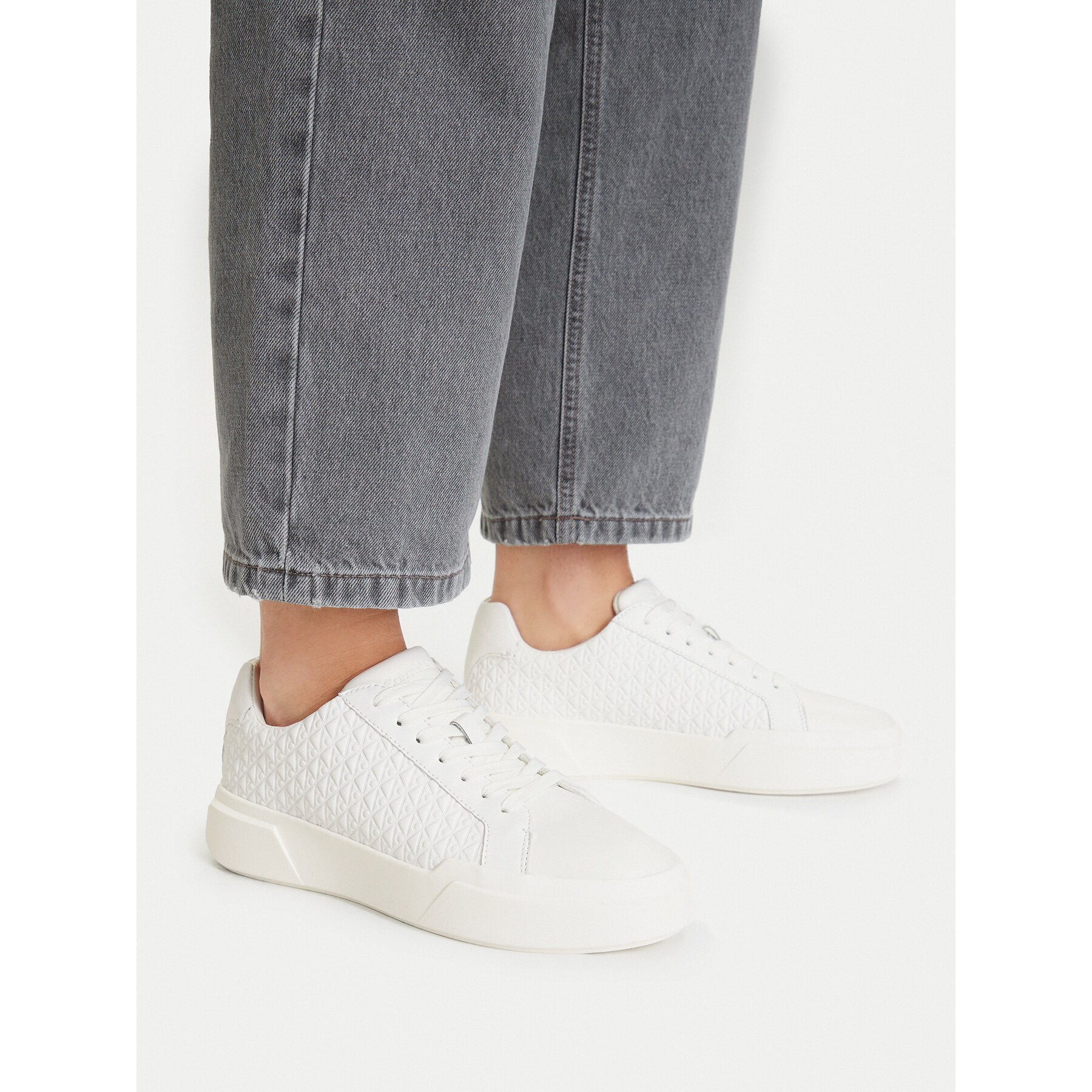 Sneakersy Calvin Klein Chunky Cupsole Laceup Lth Aop YW0YW02058 Biela