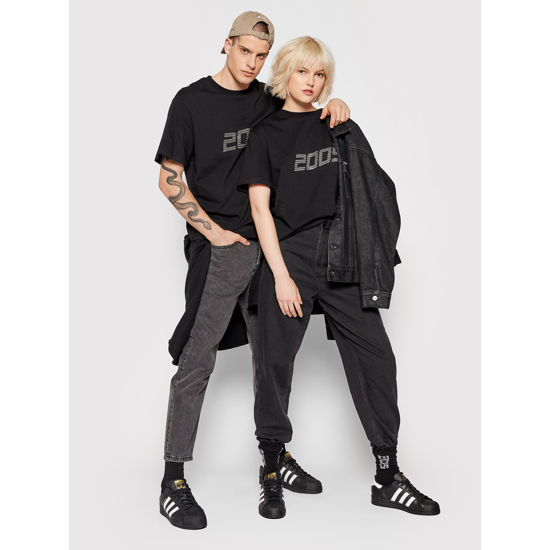 2005 T-shirt Unisex Signature Tee Nero Relaxed Fit