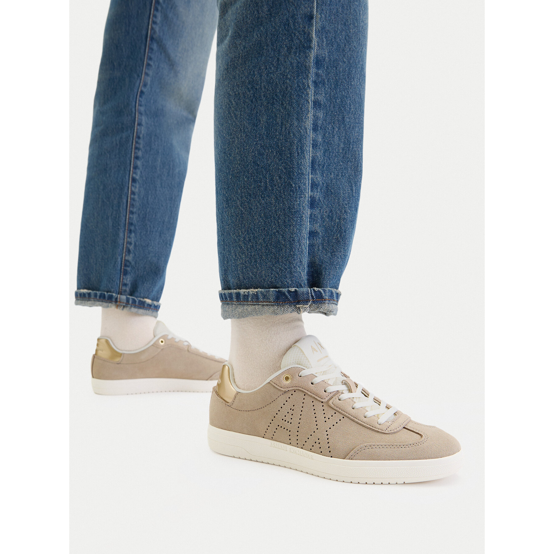 Sneakersy Armani Exchange XW002791 AF23058 MZ285 Béžová