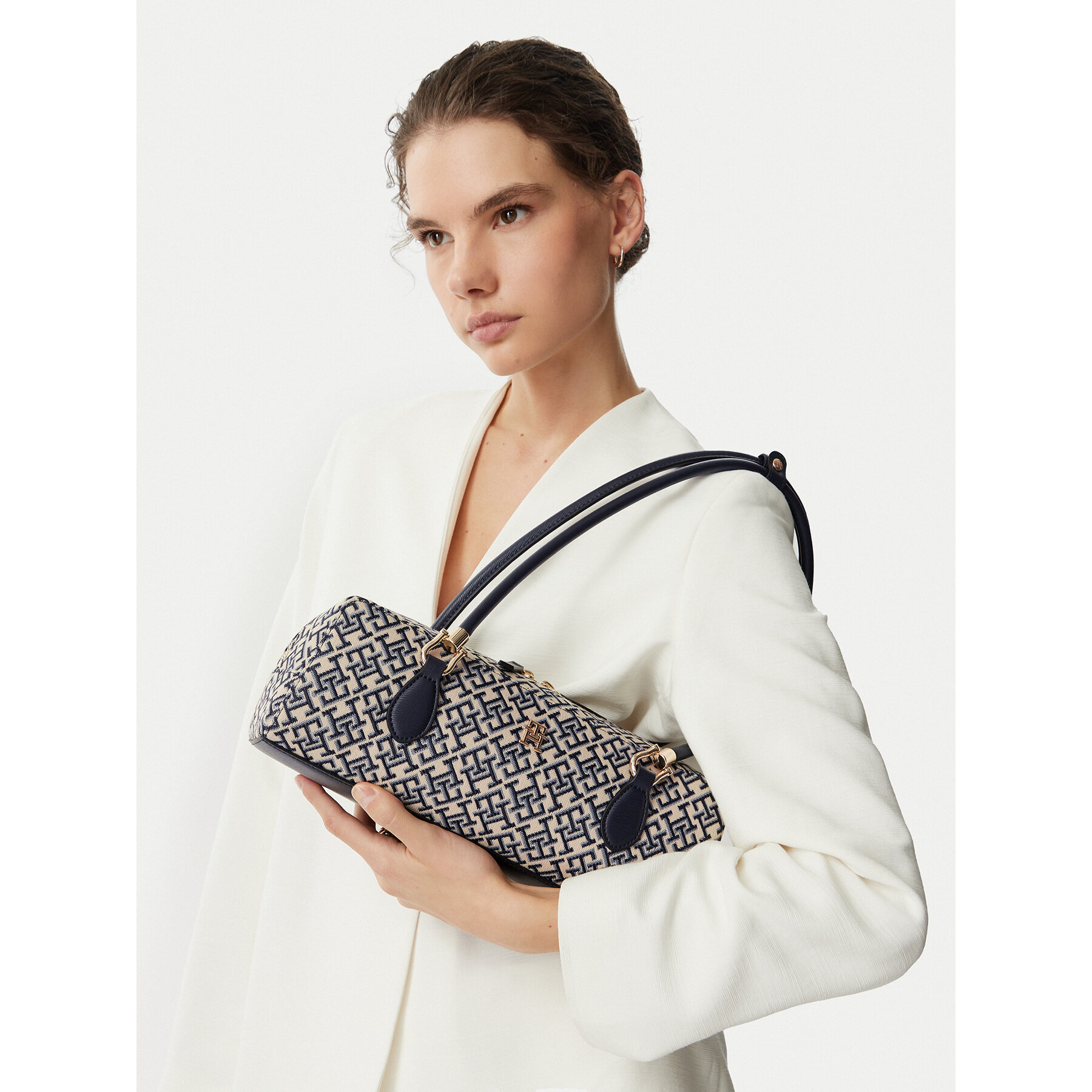 Ročna torba Tommy Hilfiger Th Grace Shoulder Bag Jacquard AW0AW18752 Modra