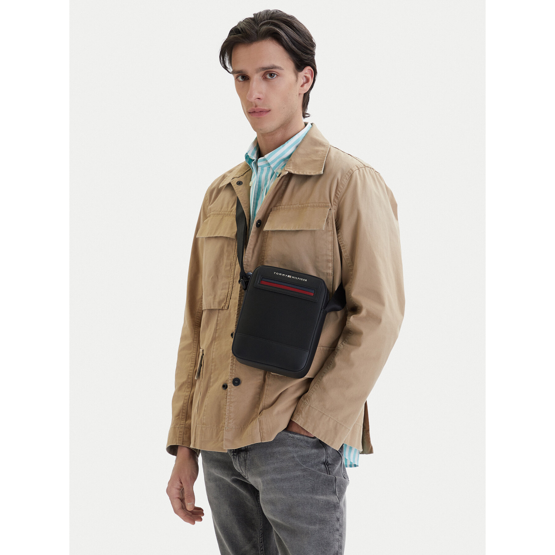Torbica za okrog pasu Tommy Hilfiger Th Foundaiton Mini Reporter AM0AM14156 Črna