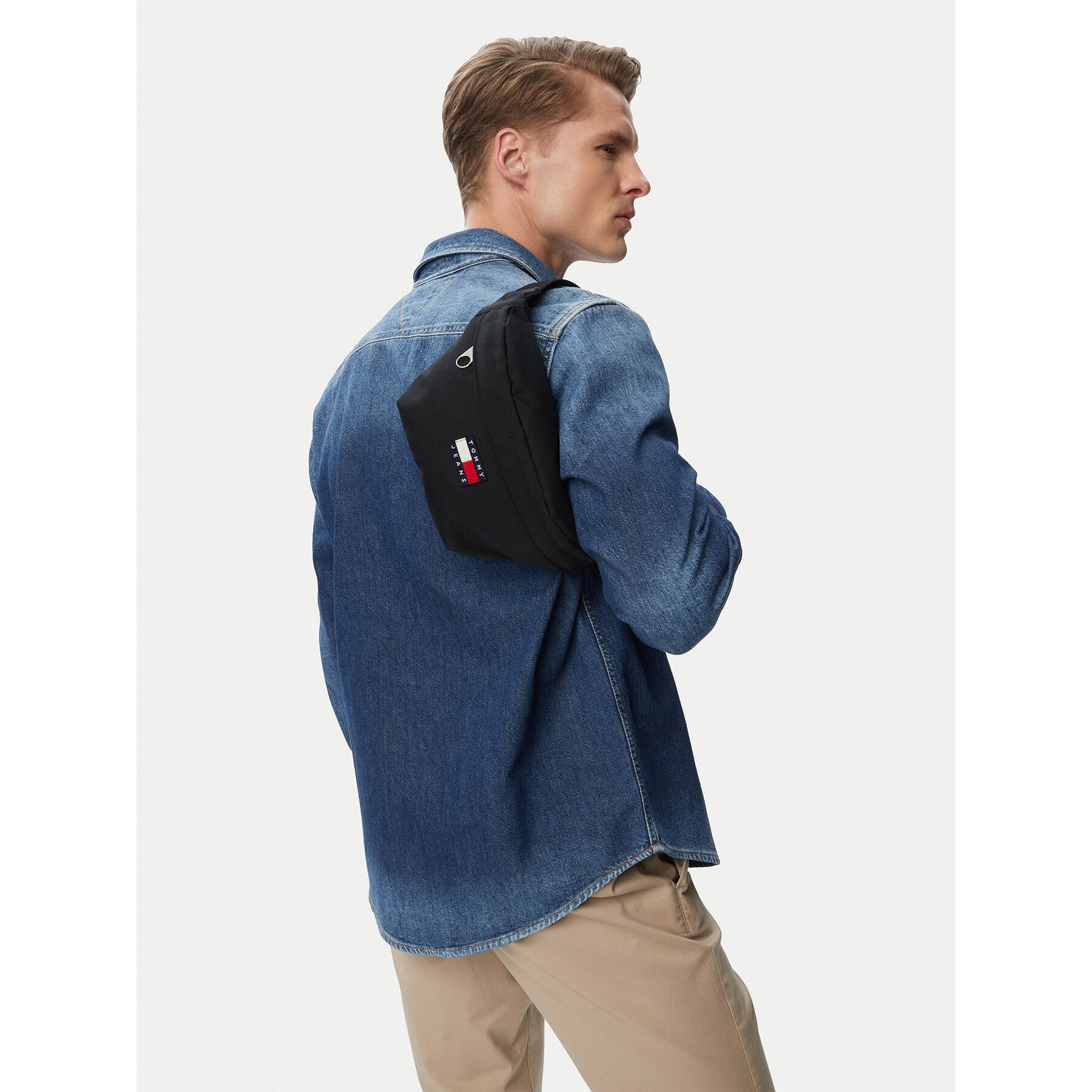 Чанта за кръст﻿ Tommy Jeans Tjm Ess Daily Bumbag AM0AM14345 Черен